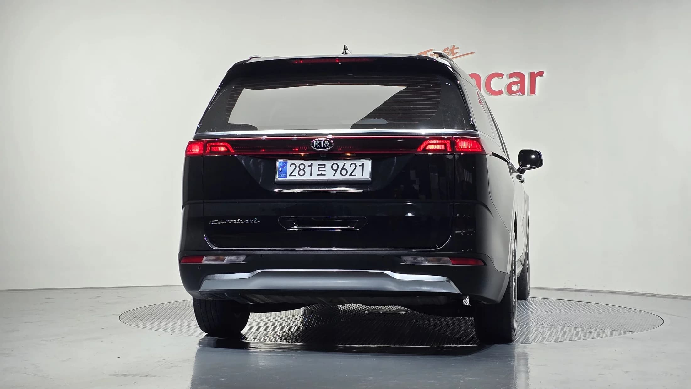 Kia Carnival 9-Seater Noblesse, 2021 г. 72414 км. — фото 4
