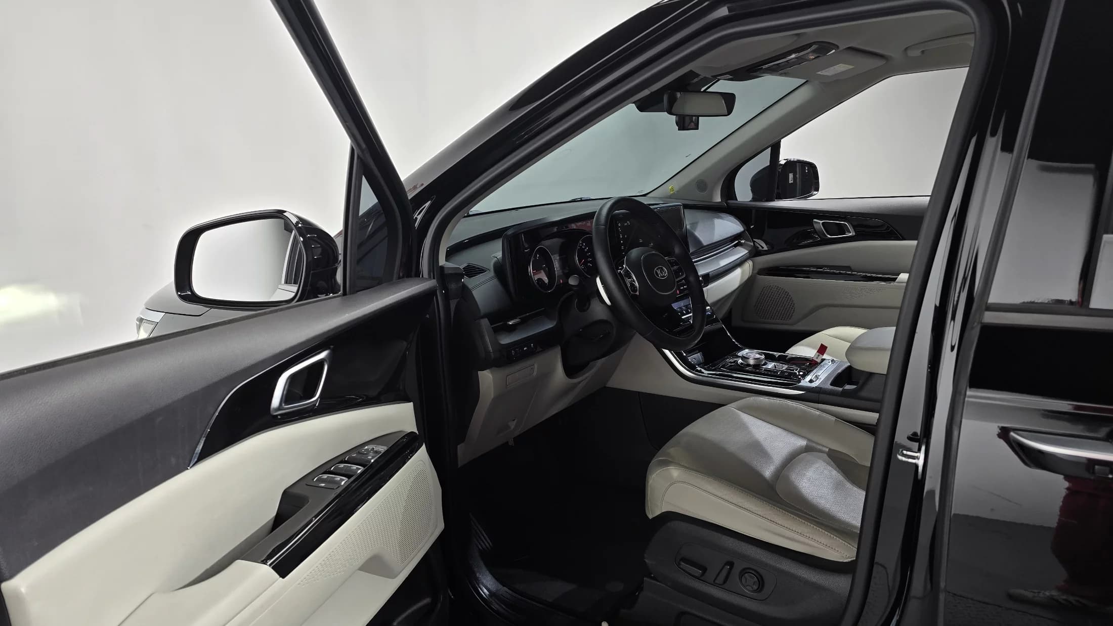 Kia Carnival 9-Seater Noblesse, 2021 г. 72414 км. — фото 10