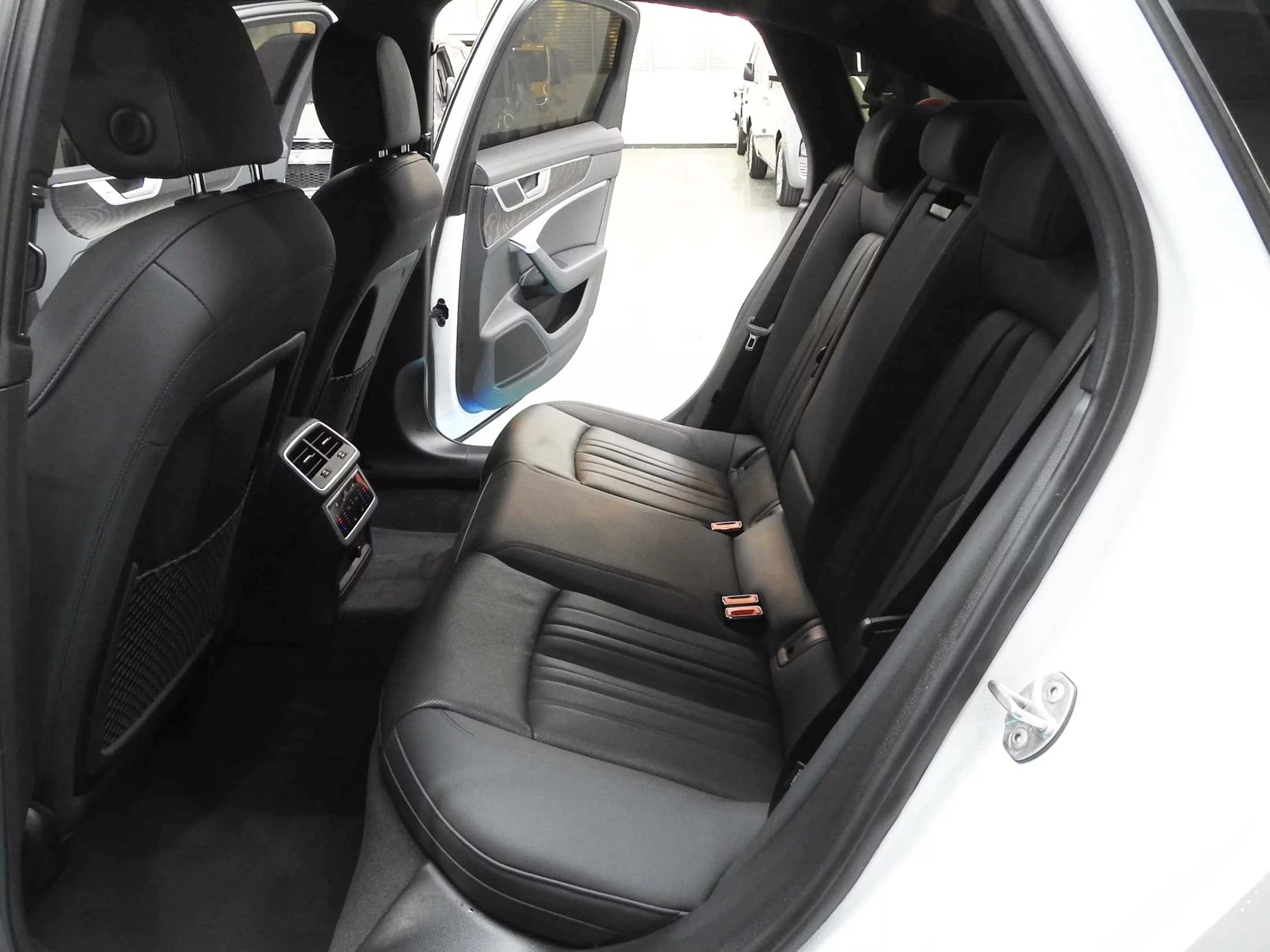 Audi A6 40 TDI Premium, 2021 г. 88114 км. — фото 11