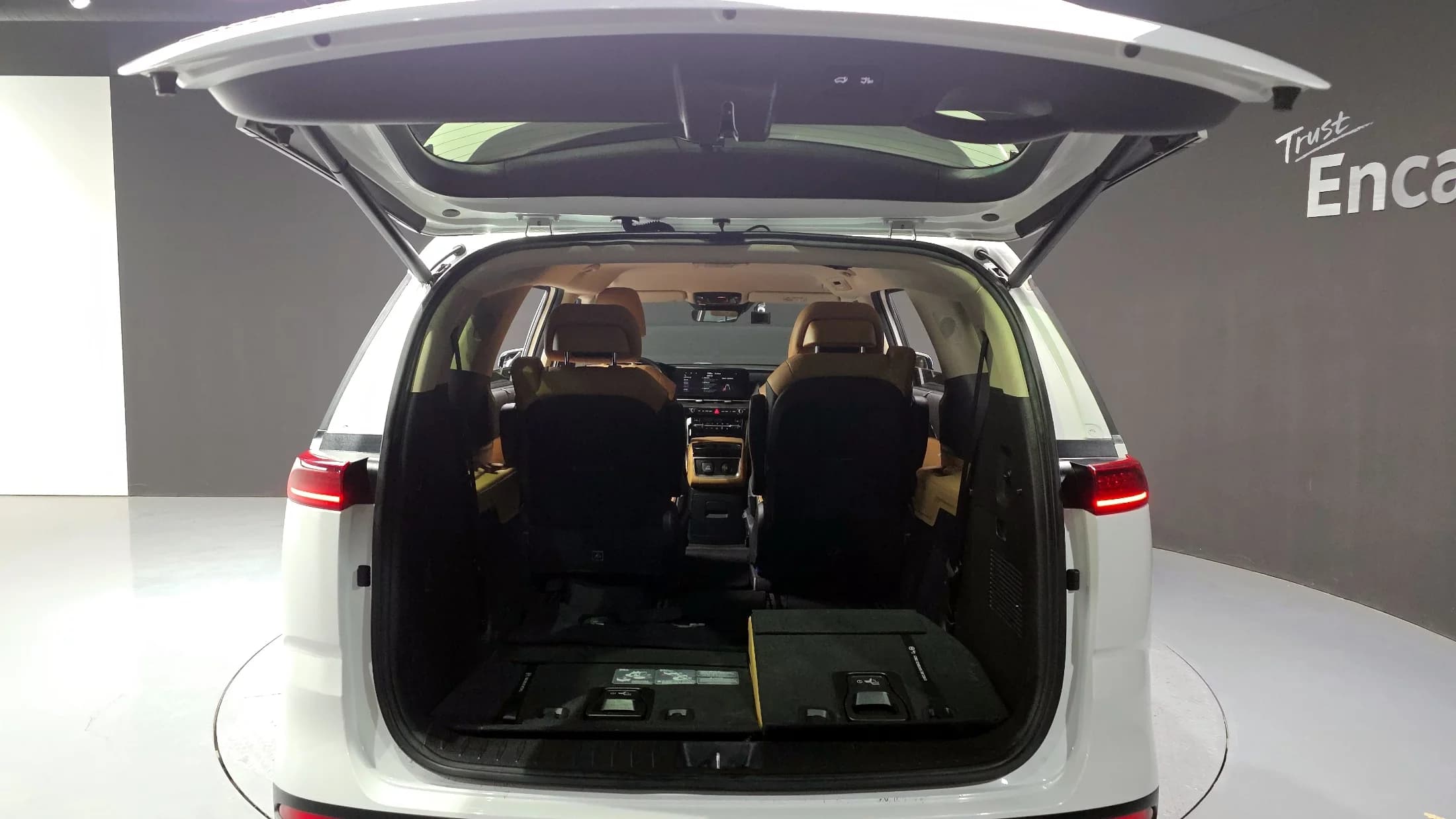 Kia Carnival 7-Seater Signature, 2022 г. 118317 км. — фото 20