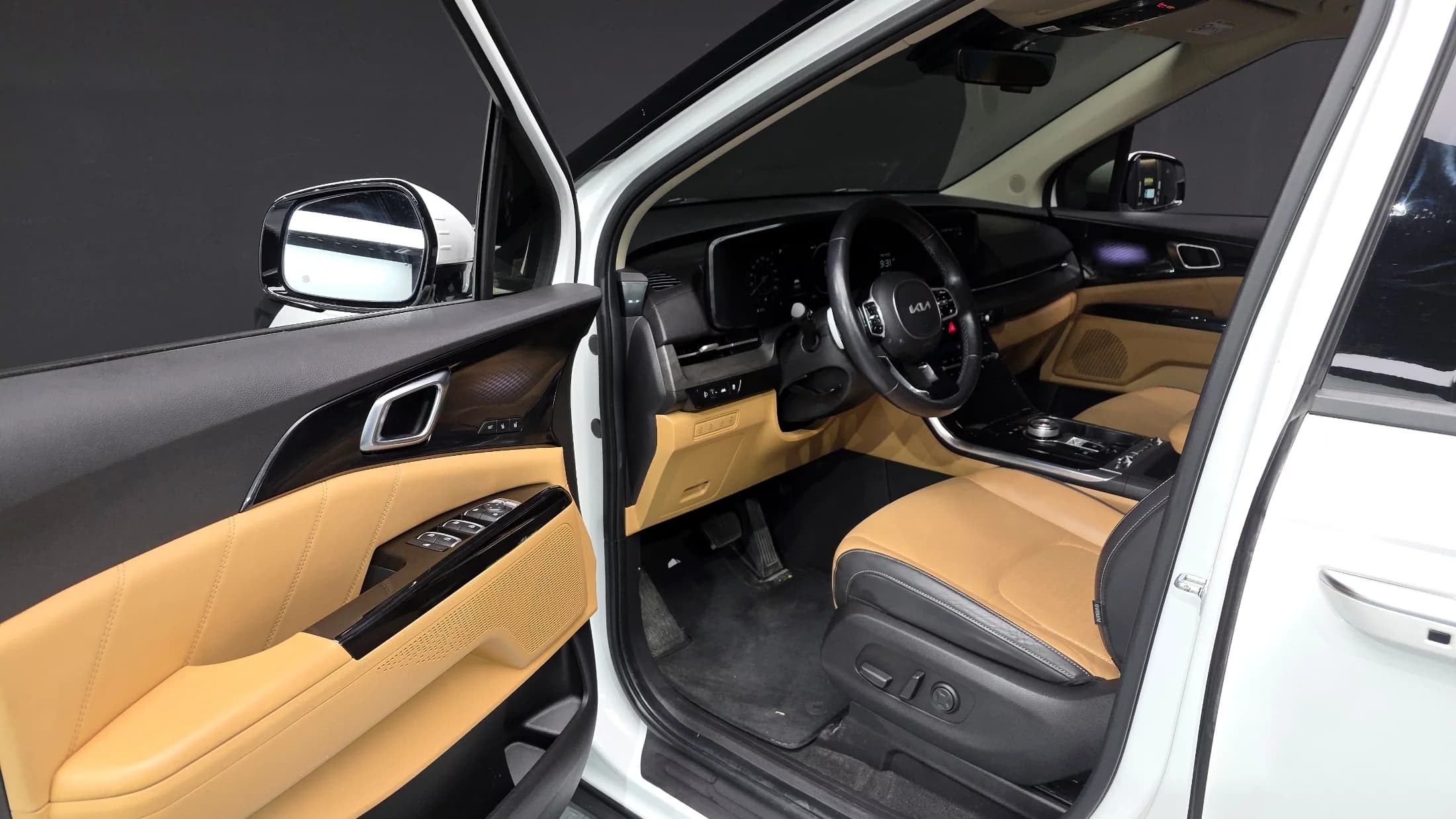 Kia Carnival 7-Seater Signature, 2022 г. 118317 км. — фото 10