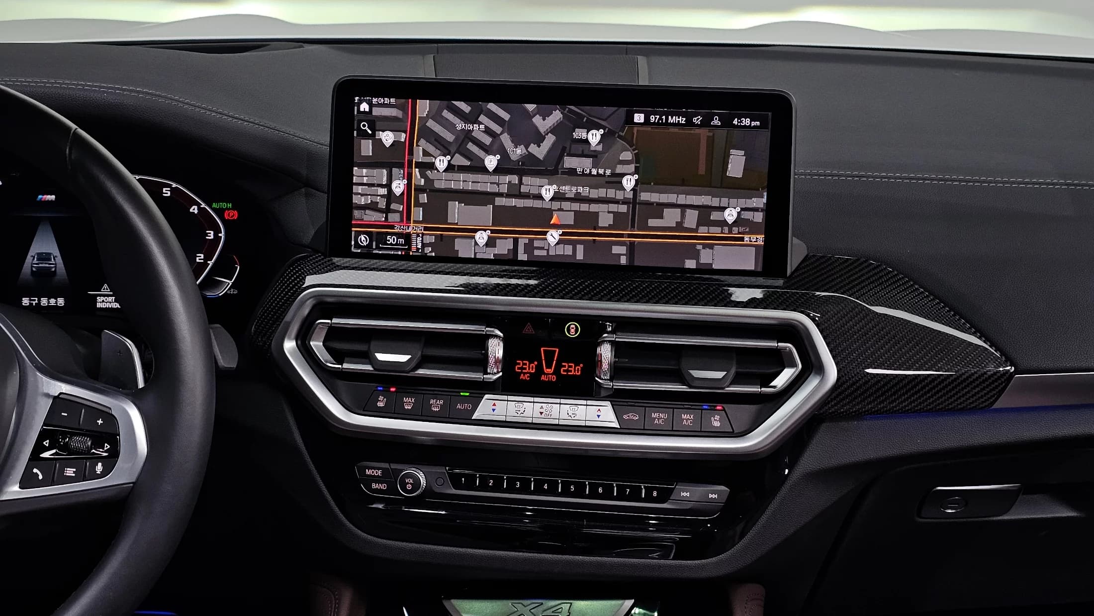 BMW X4 xDrive20i M Sports Pro, 2023 г. 26869 км. — фото 14