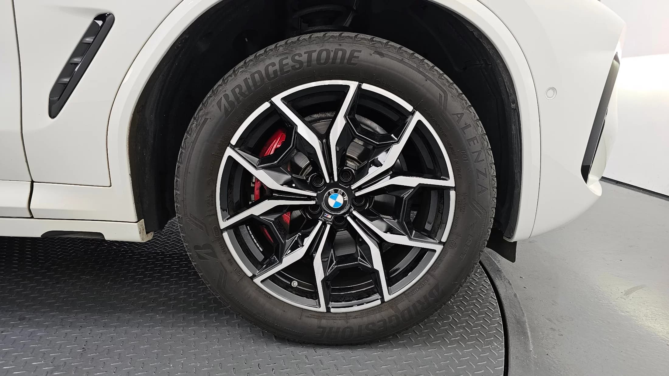 BMW X4 xDrive20i M Sports Pro, 2023 г. 26869 км. — фото 5