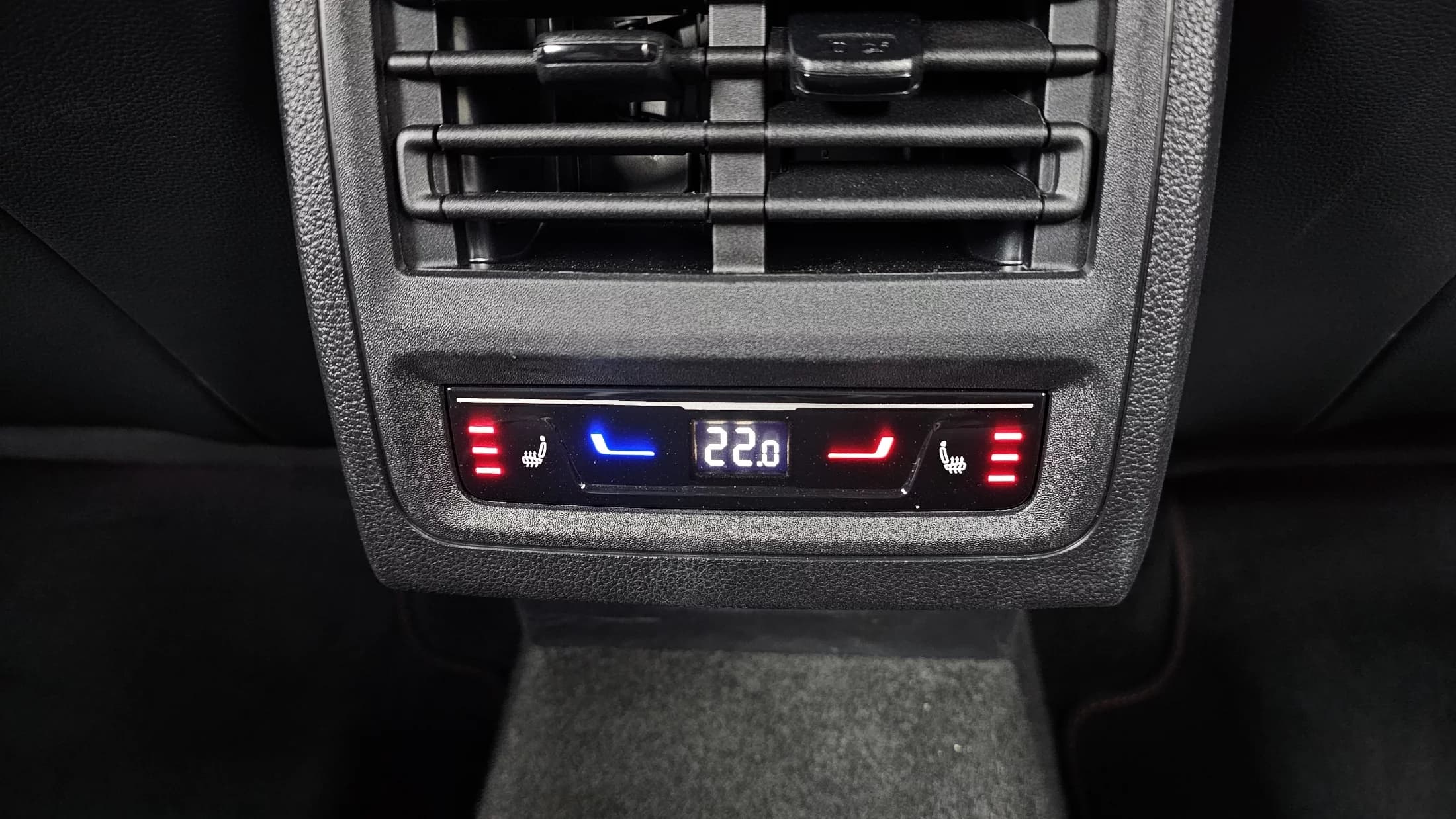 Volkswagen GOLF 2.0 GTI, 2024 г. 7565 км. — фото 18