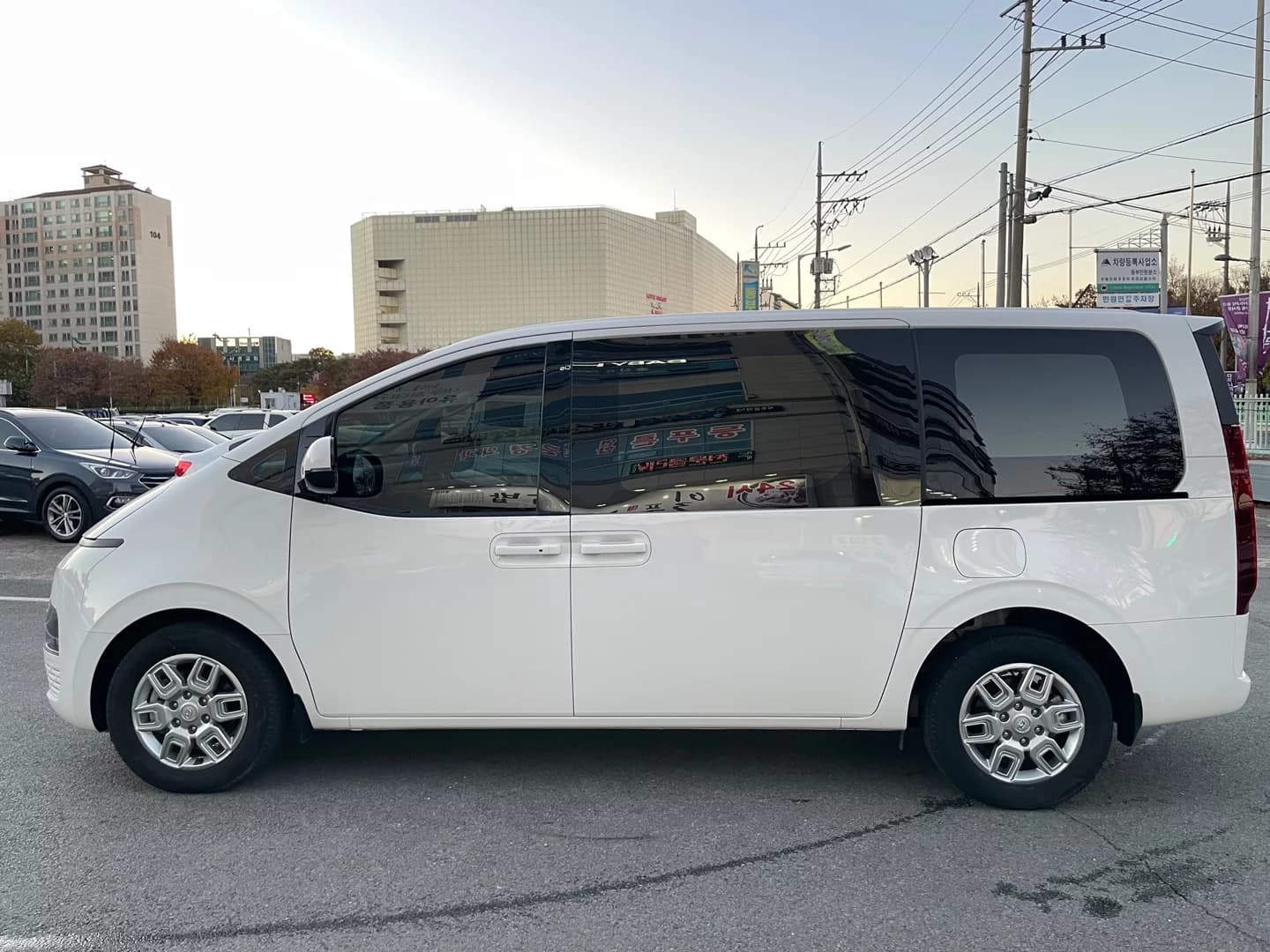 Hyundai Staria L3.5 Cargo 3-Seater Modern, 2023 г. 13632 км. — фото 4