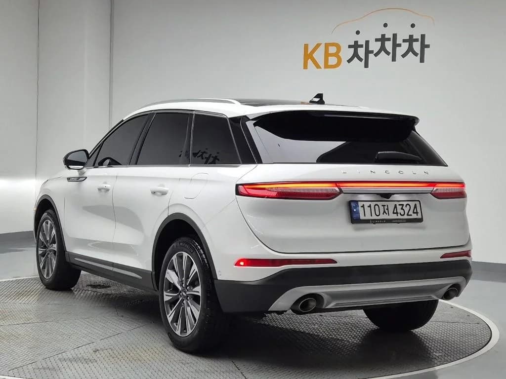 Lincoln Corsair 2.0 Reserve AWD, 2022 г. 81766 км. — фото 3