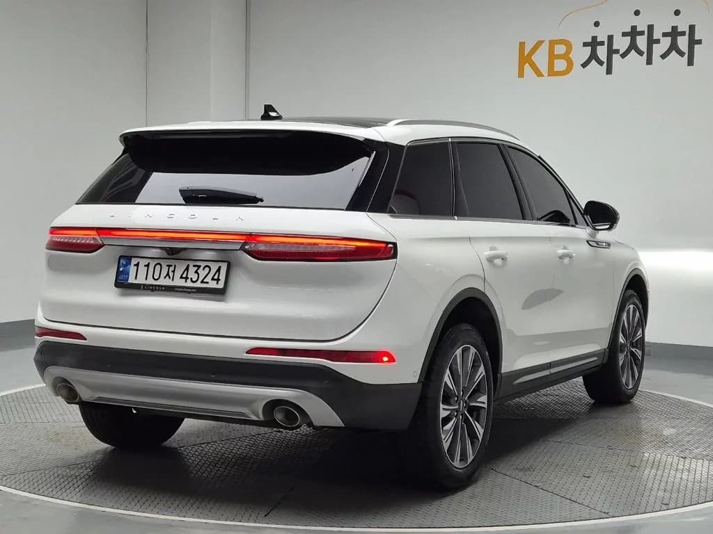 Lincoln Corsair 2.0 Reserve AWD, 2022 г. 81766 км. — фото 4