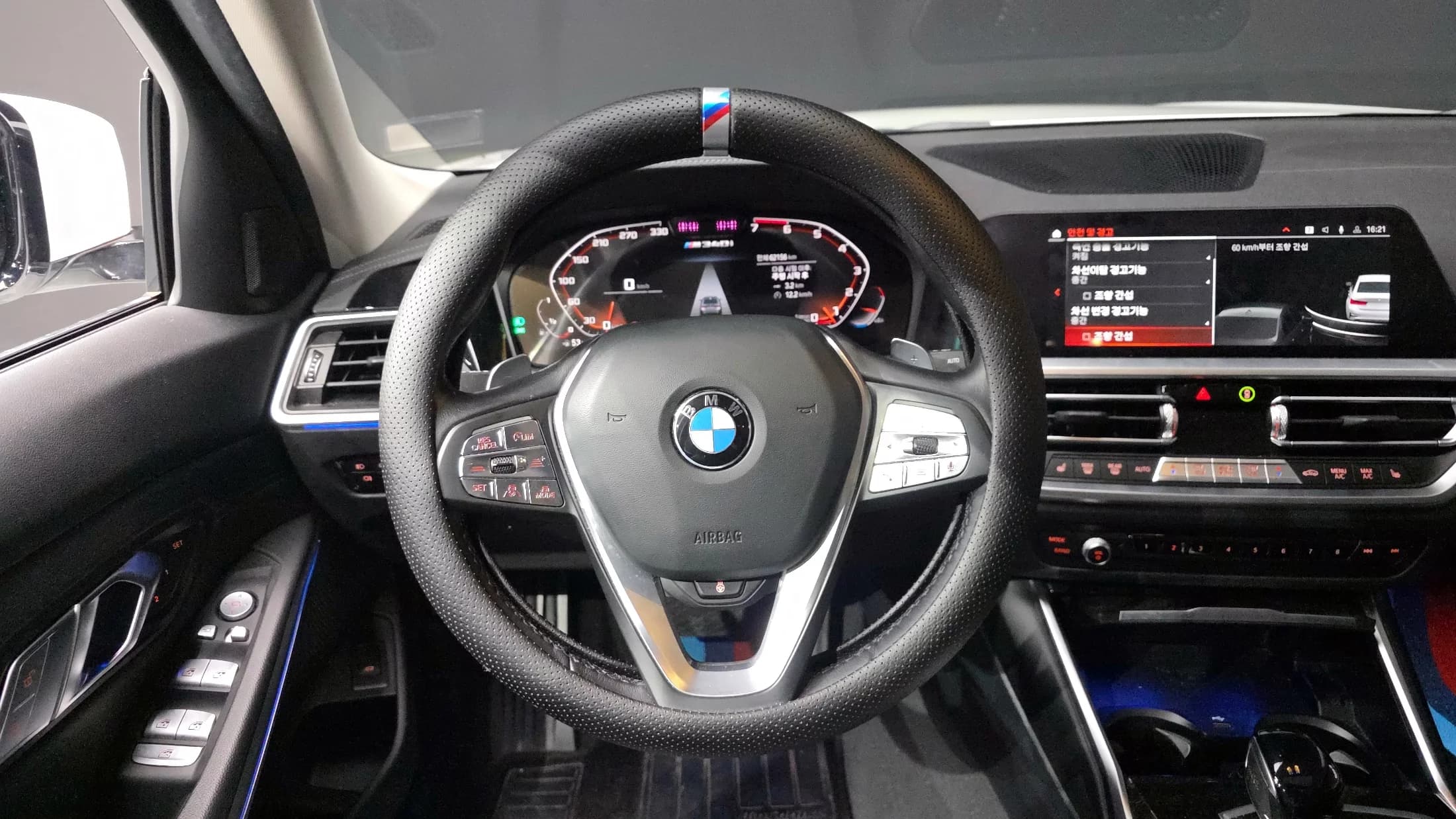 BMW 3-Series 320i Luxury, 2022 г. 62300 км. — фото 13