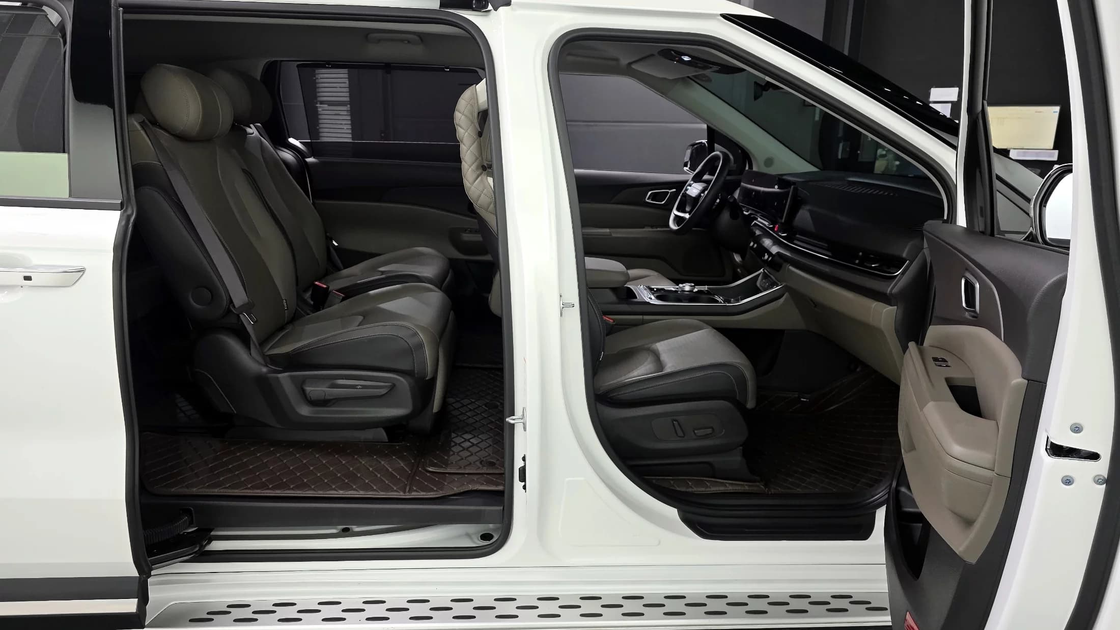 Kia Carnival 7-Seater Noblesse, 2025 г. 15240 км. — фото 20