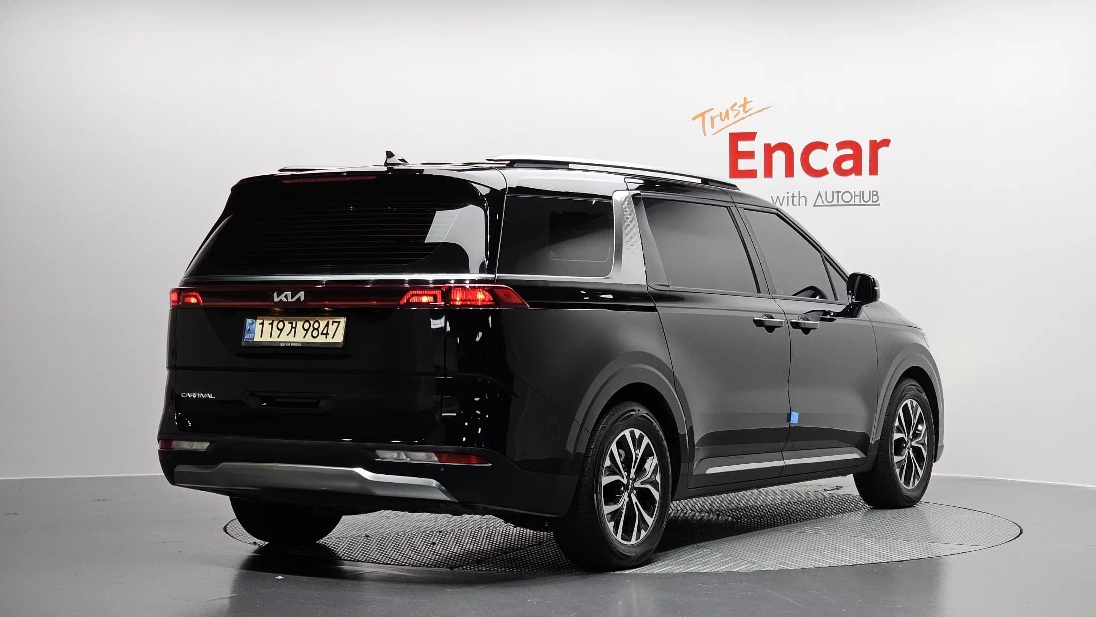 Kia Carnival 9-Seater Noblesse, 2021 г. 74220 км. — фото 2