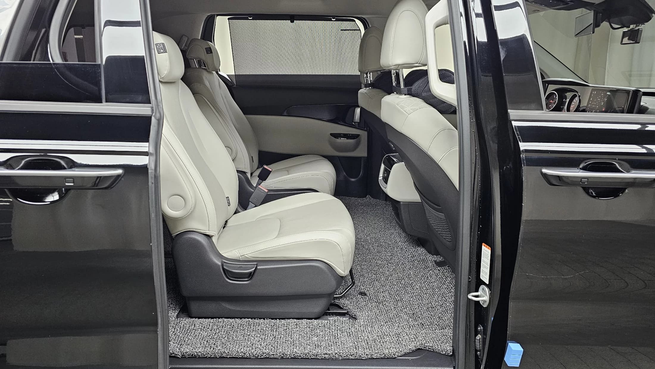 Kia Carnival 9-Seater Noblesse, 2021 г. 74220 км. — фото 12