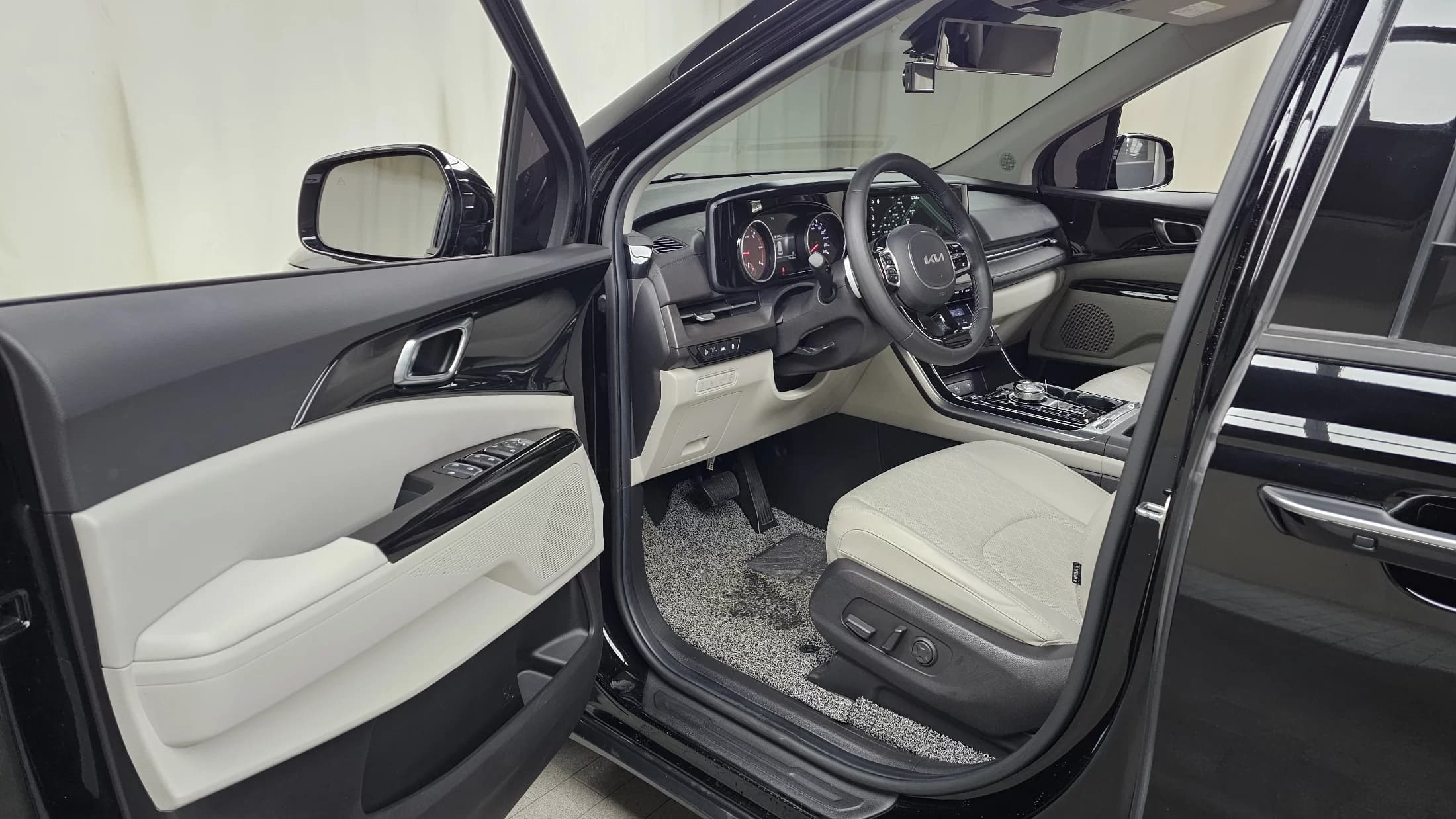 Kia Carnival 9-Seater Noblesse, 2021 г. 74220 км. — фото 10
