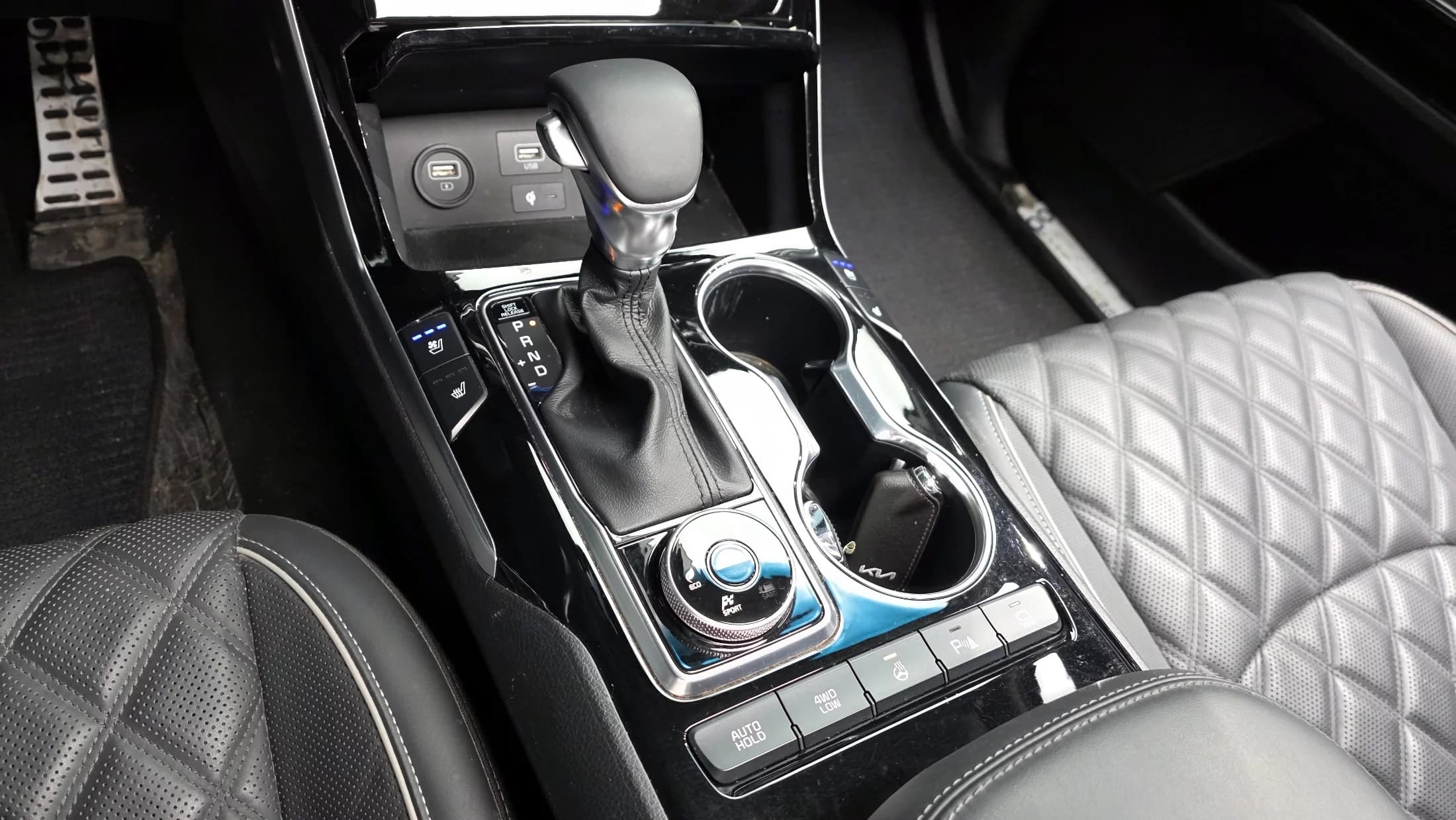 Kia Mohave Diesel 3.0 4WD 5-Seater Masters, 2022 г. 43782 км. — фото 9