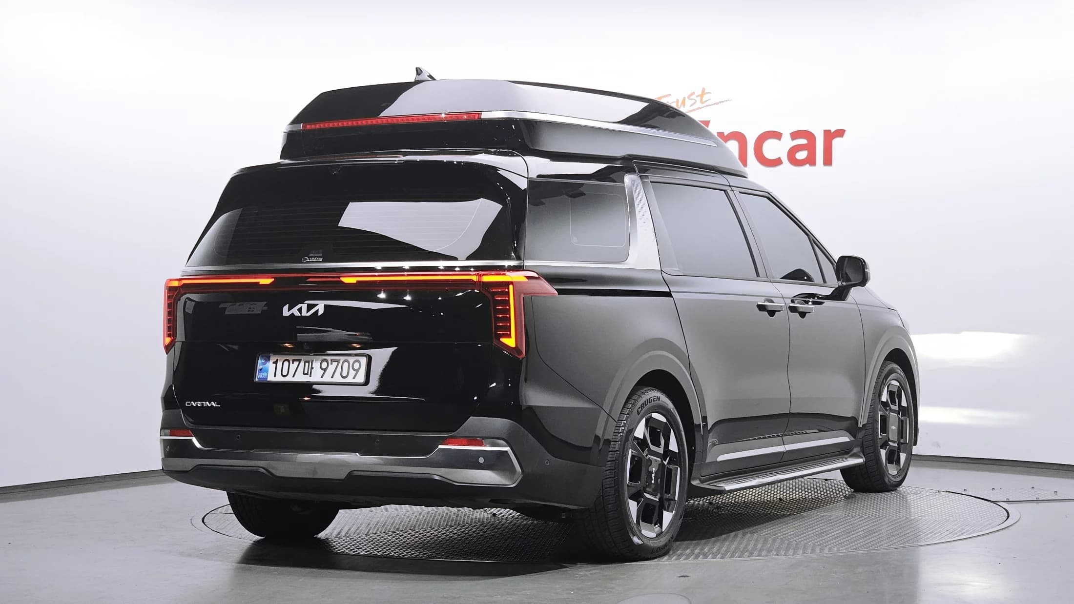 Kia Carnival 9-Seater Hi Limousine Signature, 2024 г. 89202 км. — фото 2