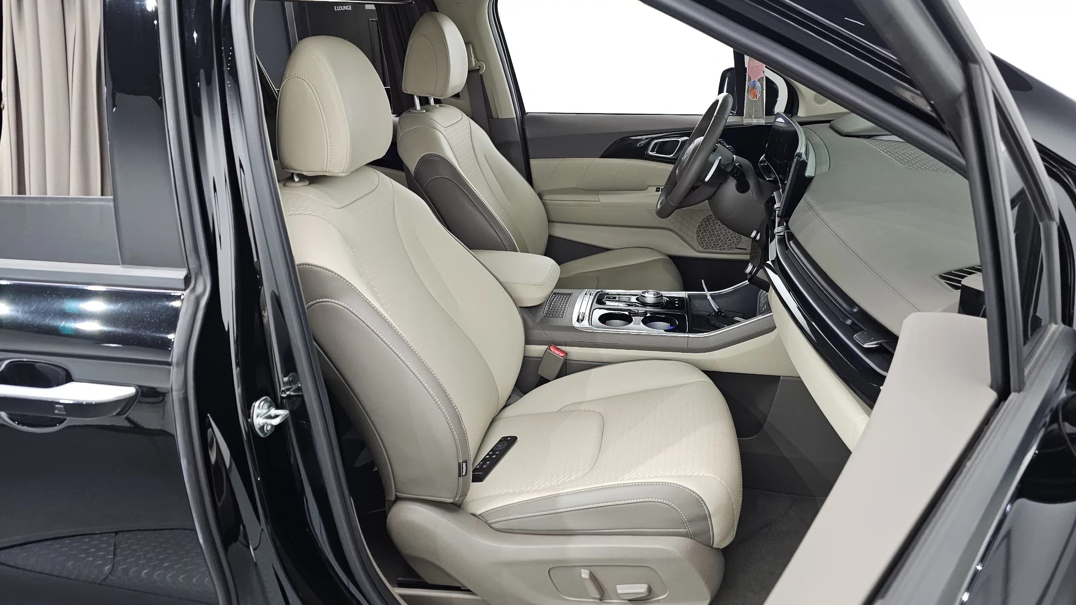 Kia Carnival 9-Seater Hi Limousine Signature, 2024 г. 89202 км. — фото 10