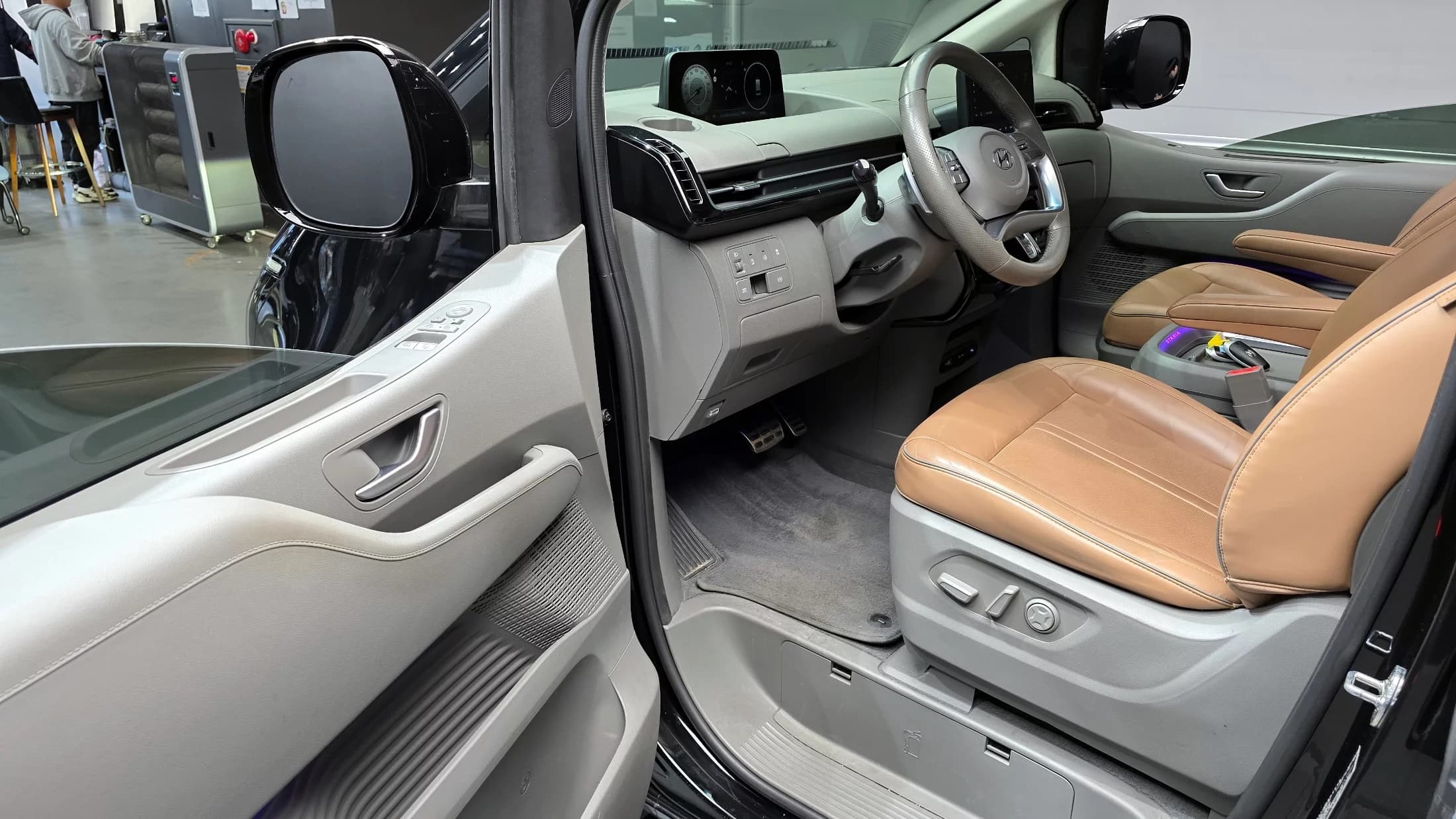 Hyundai Staria 4WD Lounge 9-Seater Inspiration, 2021 г. 51546 км. — фото 11