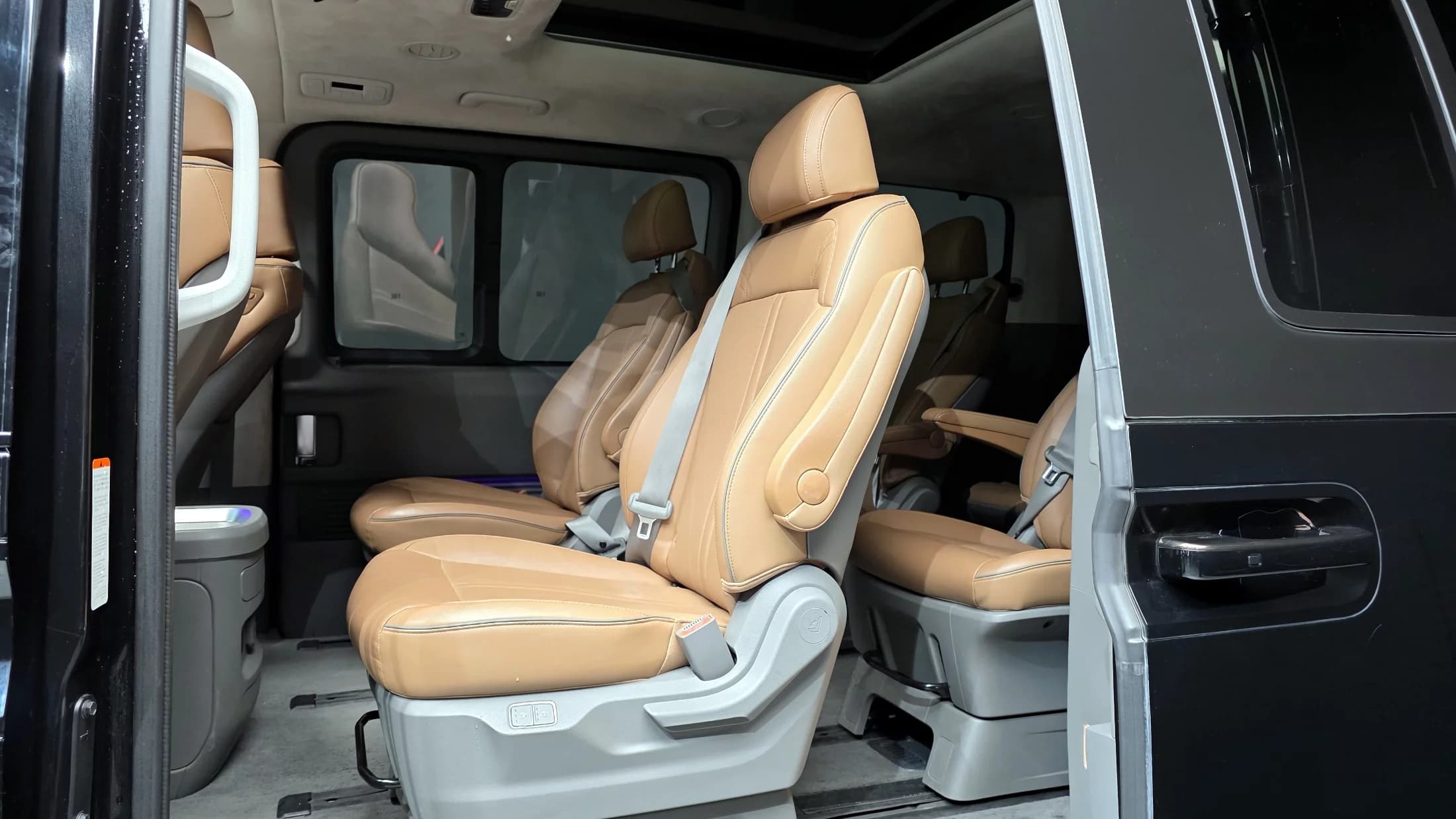 Hyundai Staria 4WD Lounge 9-Seater Inspiration, 2021 г. 51546 км. — фото 12