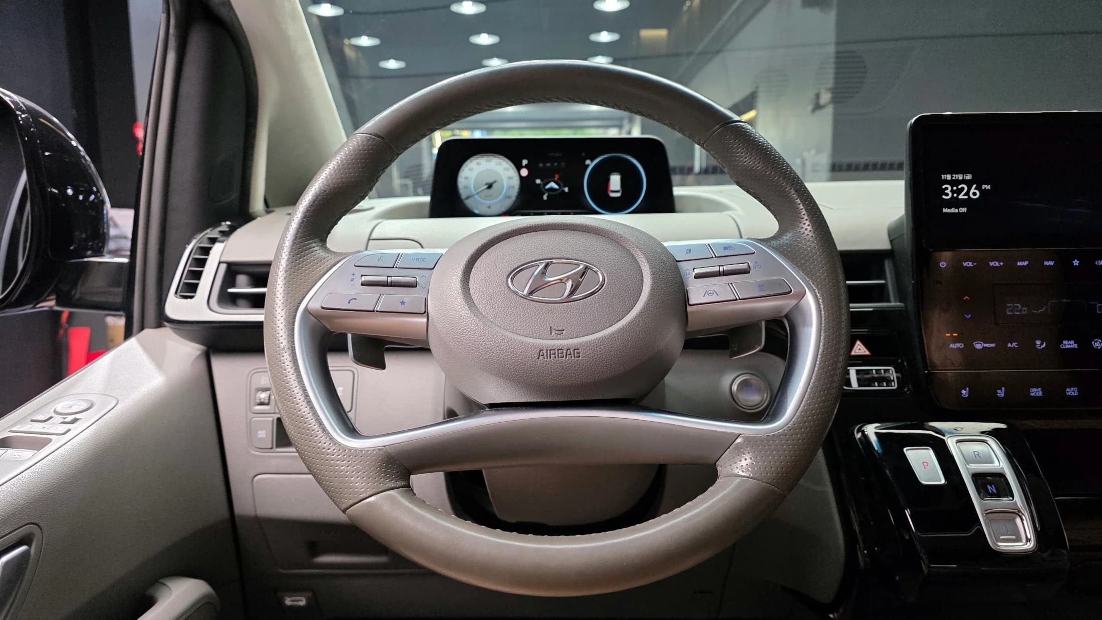 Hyundai Staria 4WD Lounge 9-Seater Inspiration, 2021 г. 51546 км. — фото 13