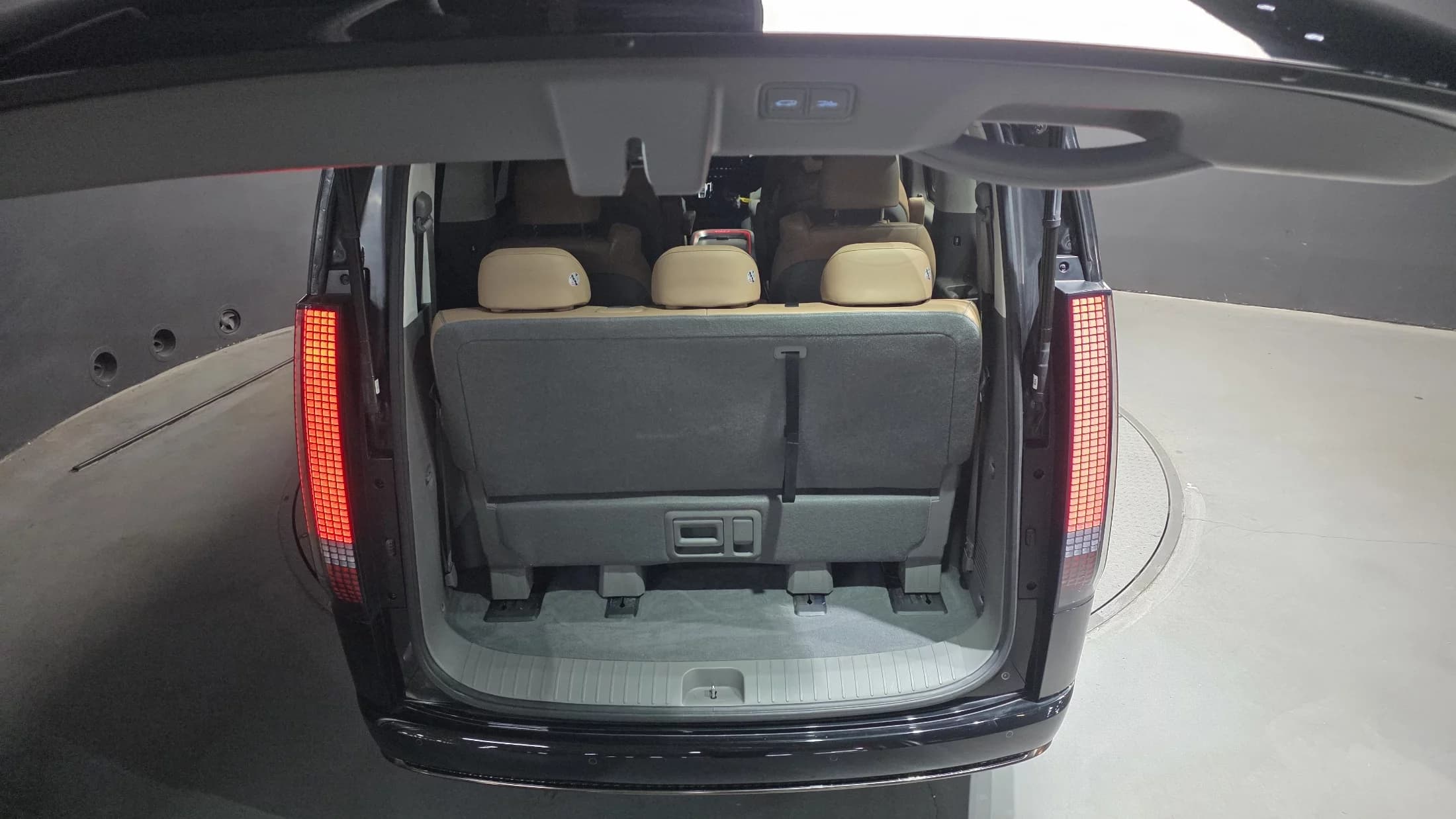 Hyundai Staria 4WD Lounge 9-Seater Inspiration, 2021 г. 51546 км. — фото 20