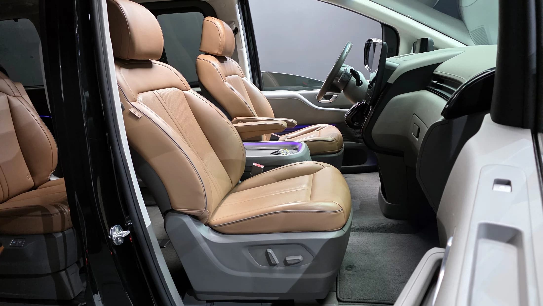 Hyundai Staria 4WD Lounge 9-Seater Inspiration, 2021 г. 51546 км. — фото 10