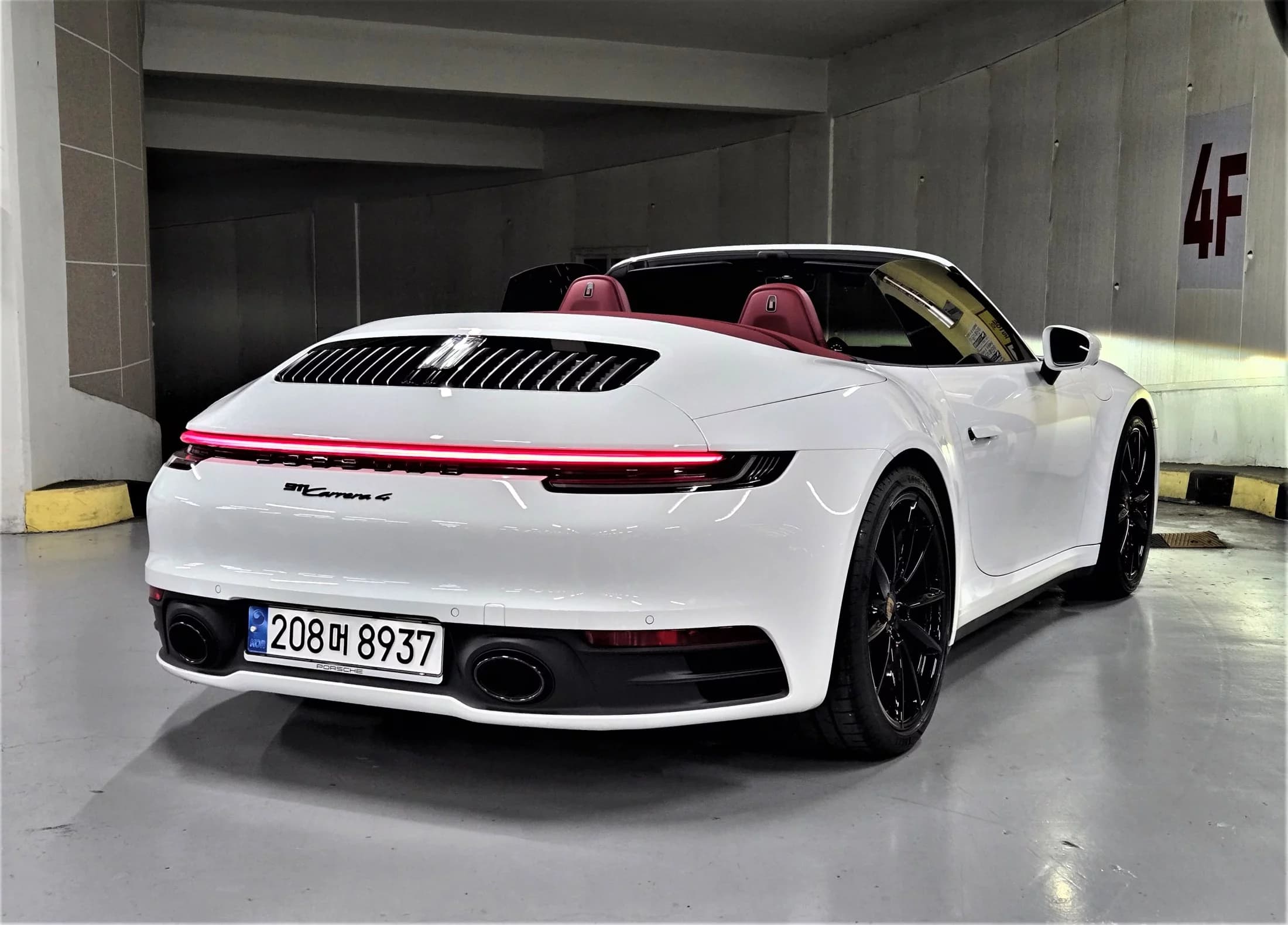 Porsche 911 Carrera 4 Cabriolet, 2024 г. 6188 км. — фото 2