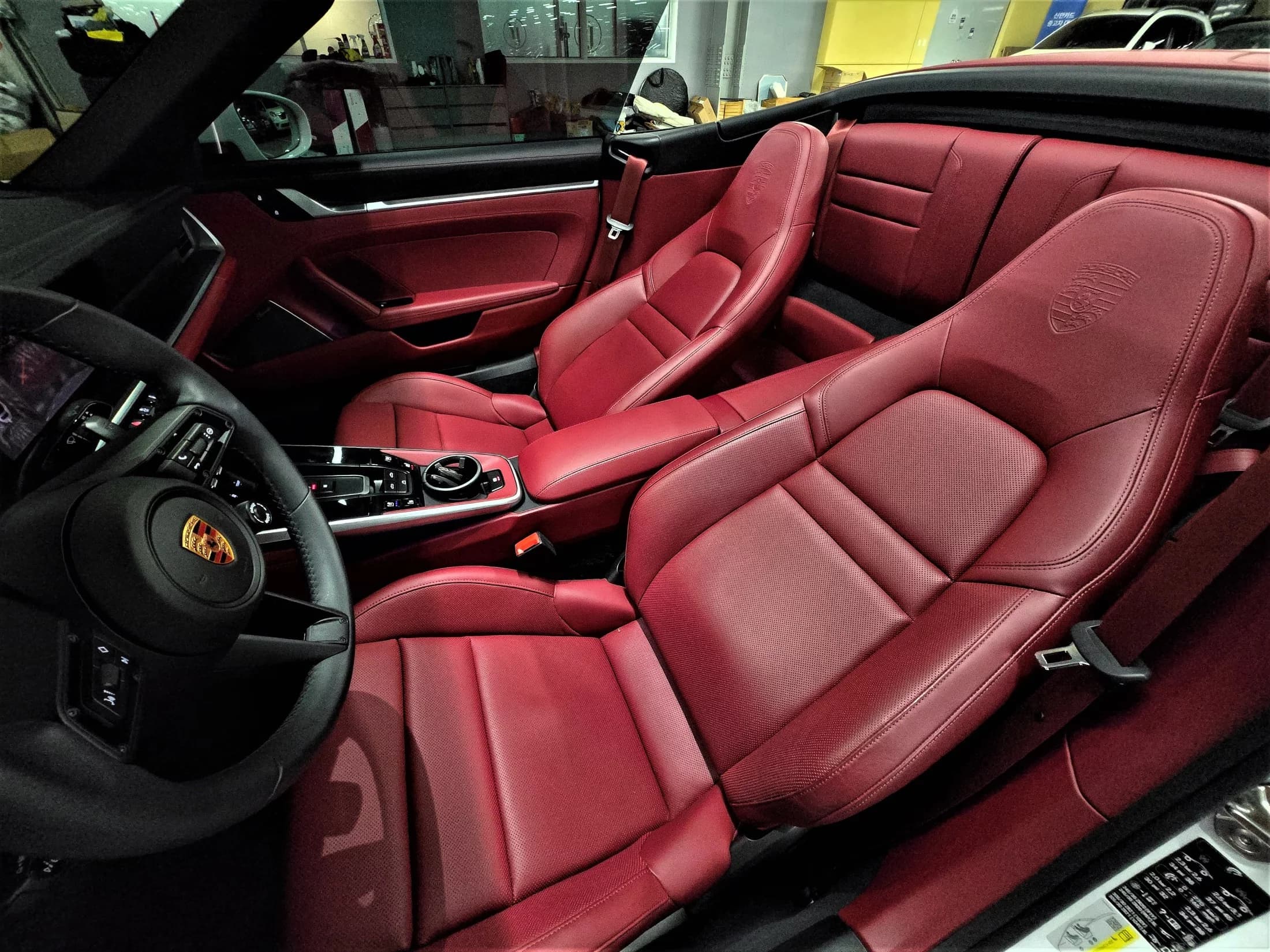 Porsche 911 Carrera 4 Cabriolet, 2024 г. 6188 км. — фото 6