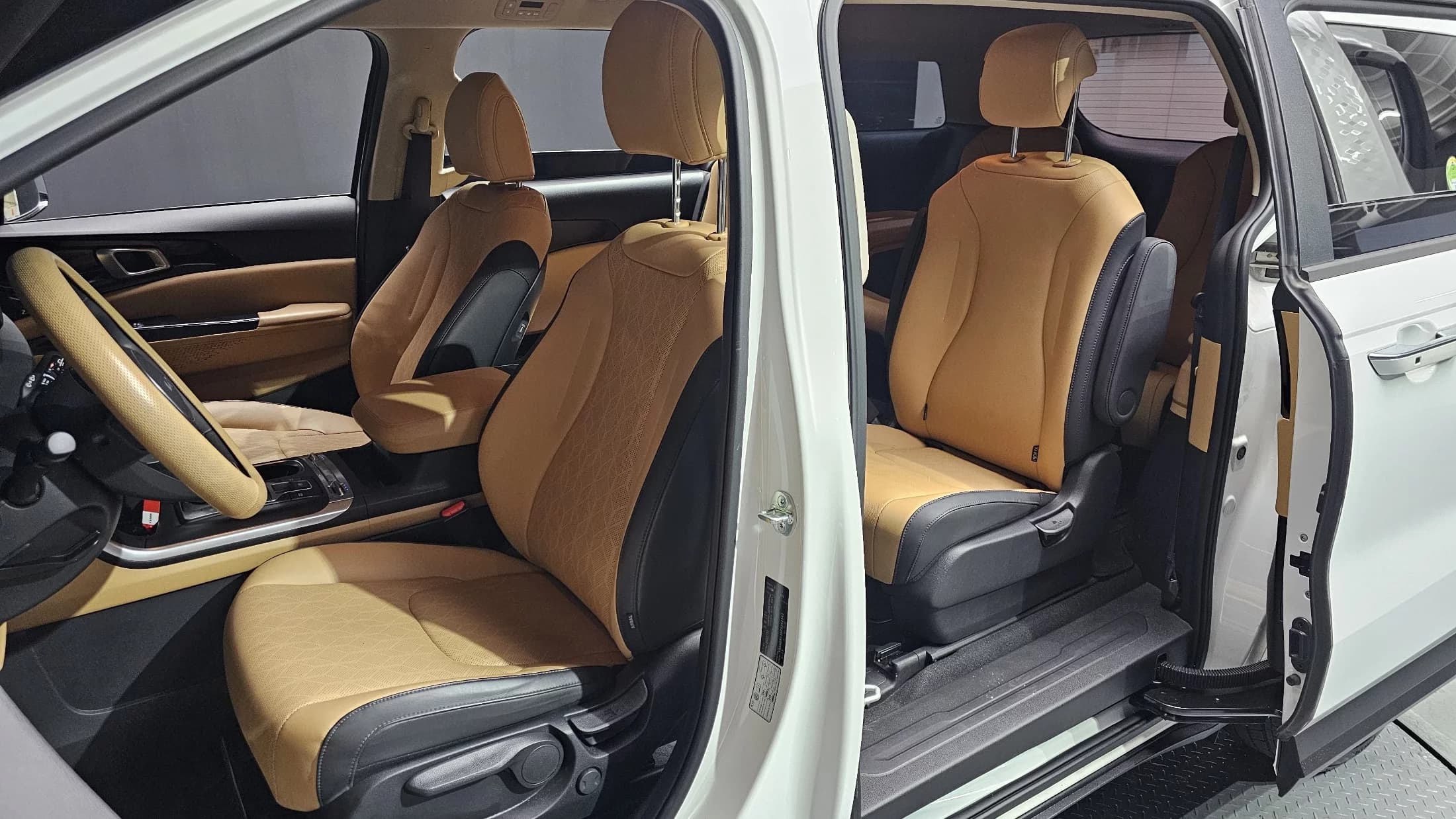 Kia Carnival Gasoline 9-Seater Prestige, 2022 г. 37715 км. — фото 12