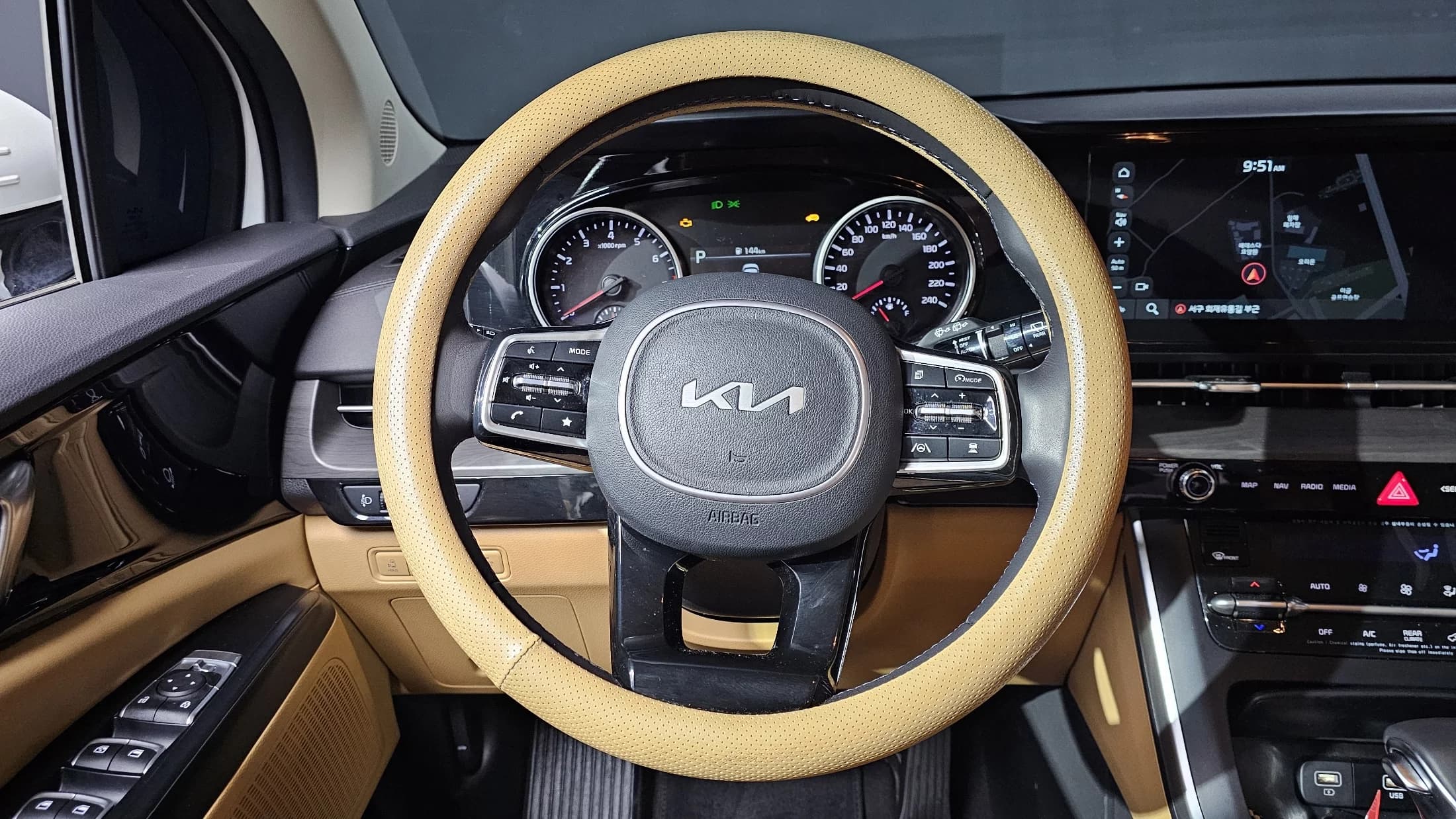 Kia Carnival Gasoline 9-Seater Prestige, 2022 г. 37715 км. — фото 14