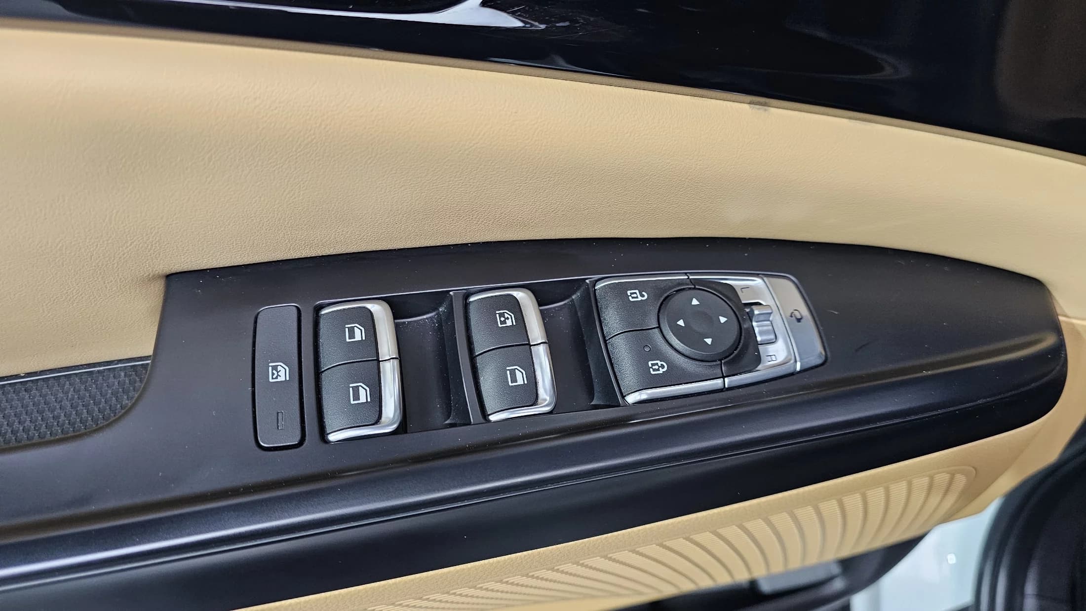 Kia Carnival Gasoline 9-Seater Prestige, 2022 г. 37715 км. — фото 18