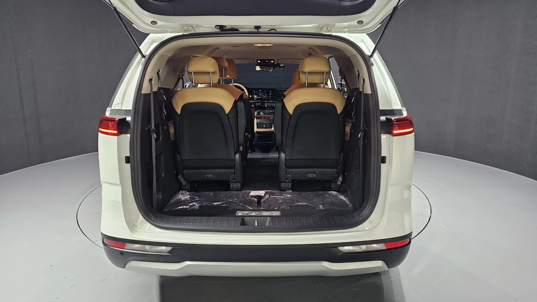 Kia Carnival Gasoline 9-Seater Prestige, 2022 г. 37715 км. — фото 20