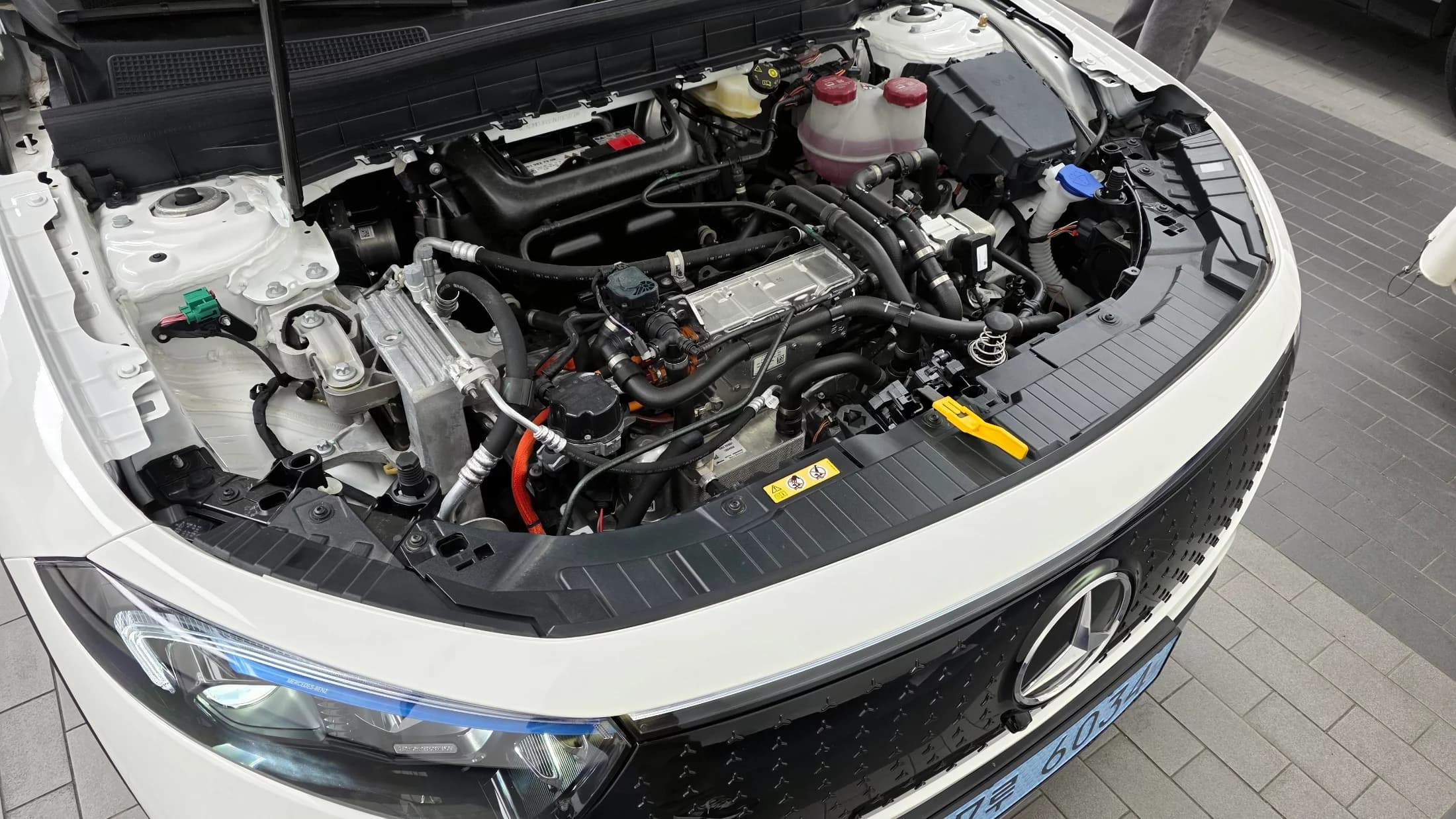 Mercedes-Benz EQB EQB300 4MATIC Progressive, электромобиль, 2025 г. 9031 км. — фото 18
