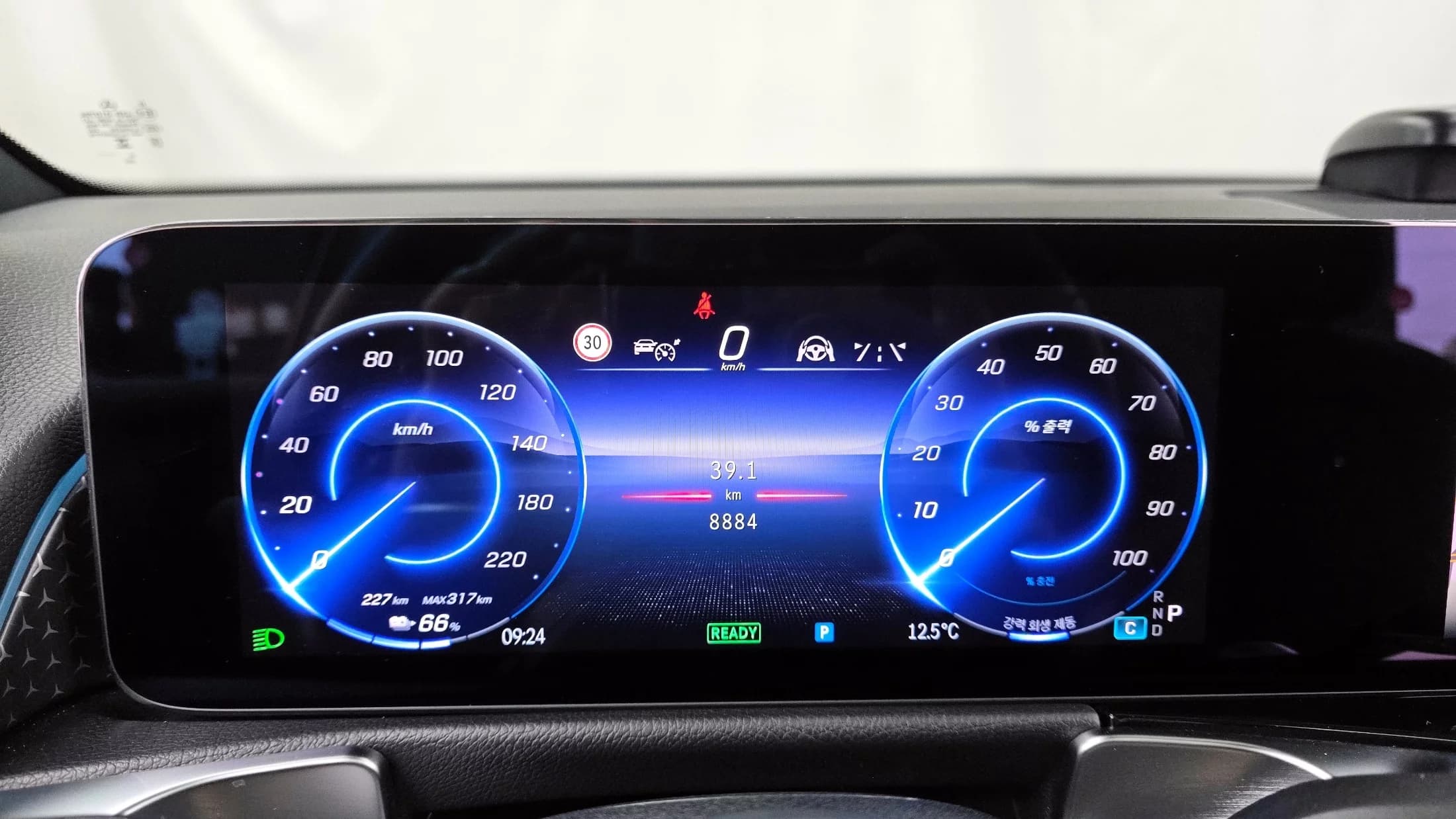 Mercedes-Benz EQB EQB300 4MATIC Progressive, электромобиль, 2025 г. 9031 км. — фото 22