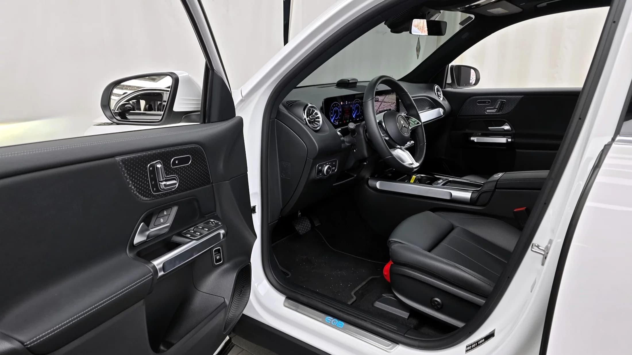 Mercedes-Benz EQB EQB300 4MATIC Progressive, электромобиль, 2025 г. 9031 км. — фото 30