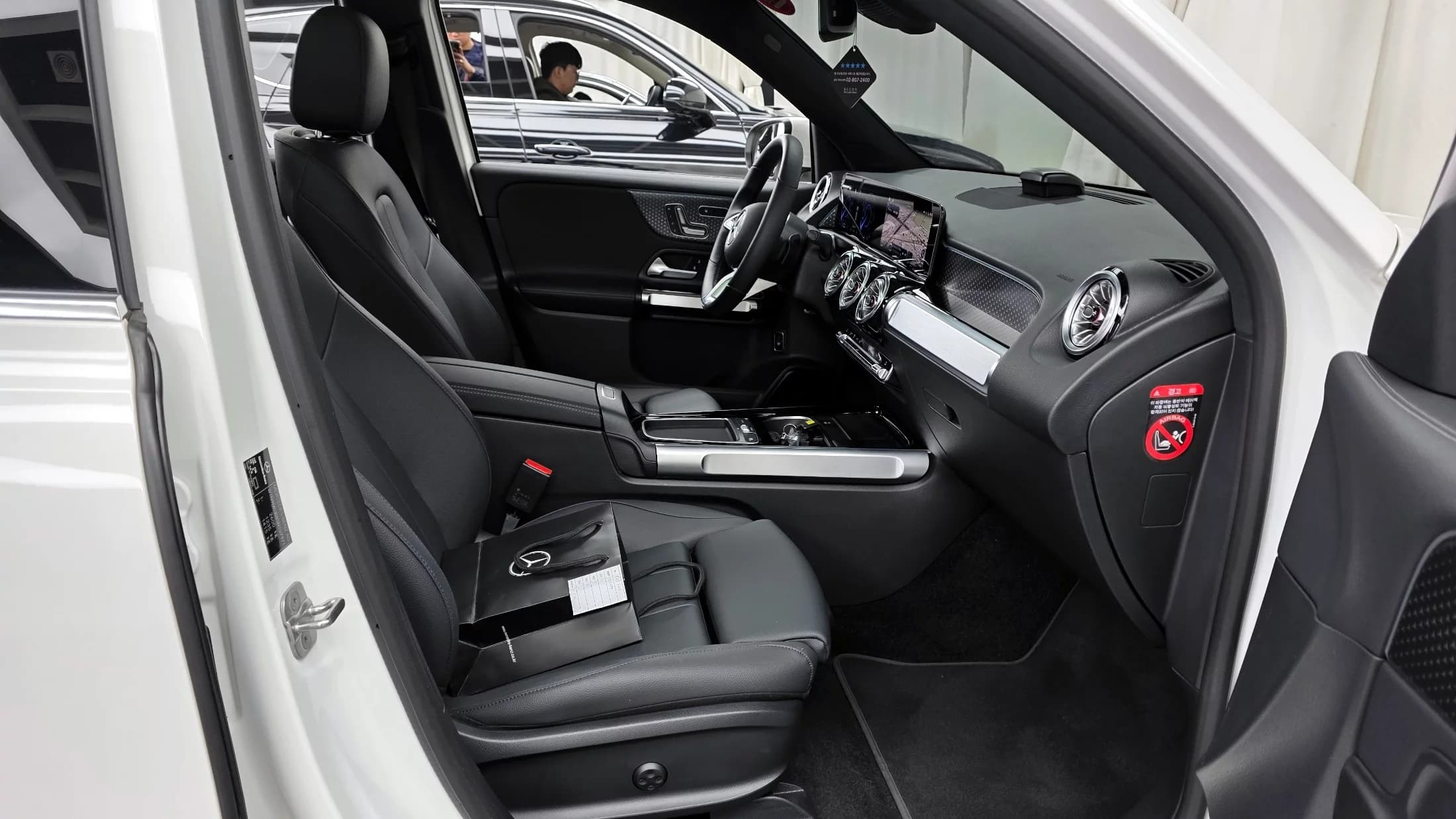 Mercedes-Benz EQB EQB300 4MATIC Progressive, электромобиль, 2025 г. 9031 км. — фото 32
