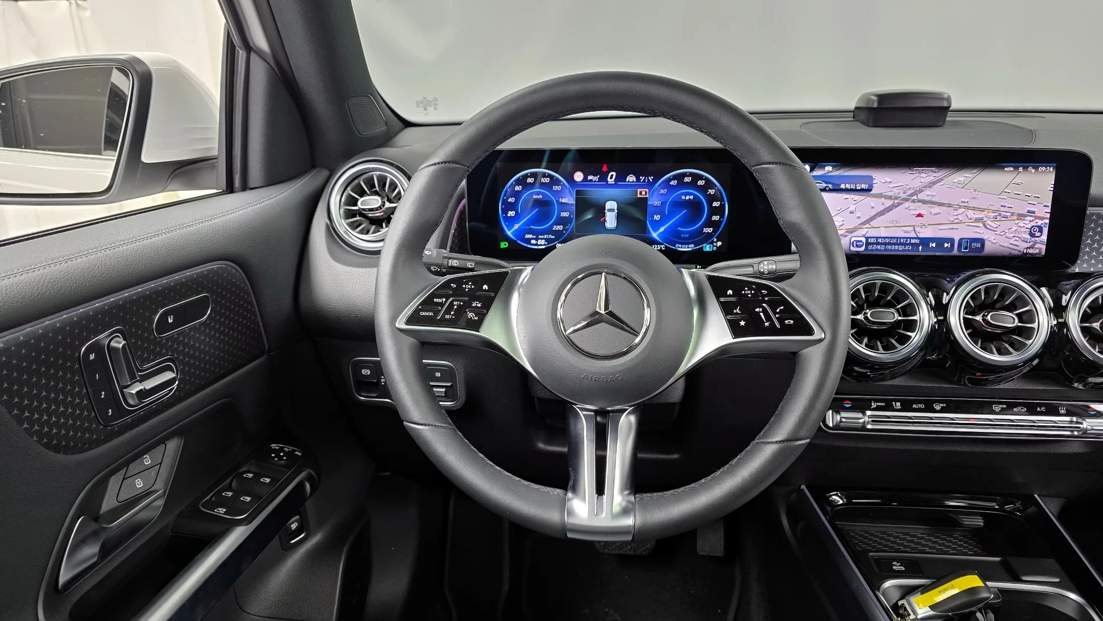 Mercedes-Benz EQB EQB300 4MATIC Progressive, электромобиль, 2025 г. 9031 км. — фото 37