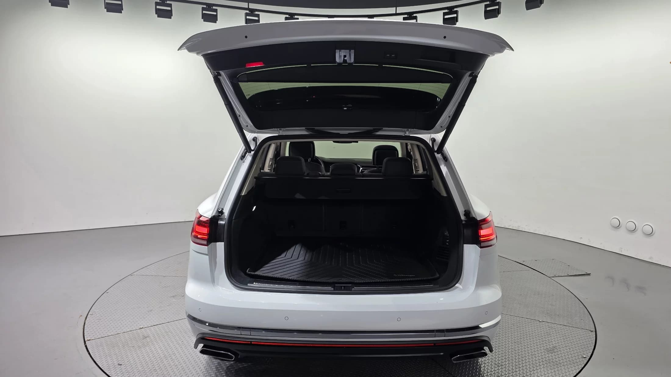 Volkswagen Touareg 3.0 TDI Prestige, 2021 г. 94899 км. — фото 20