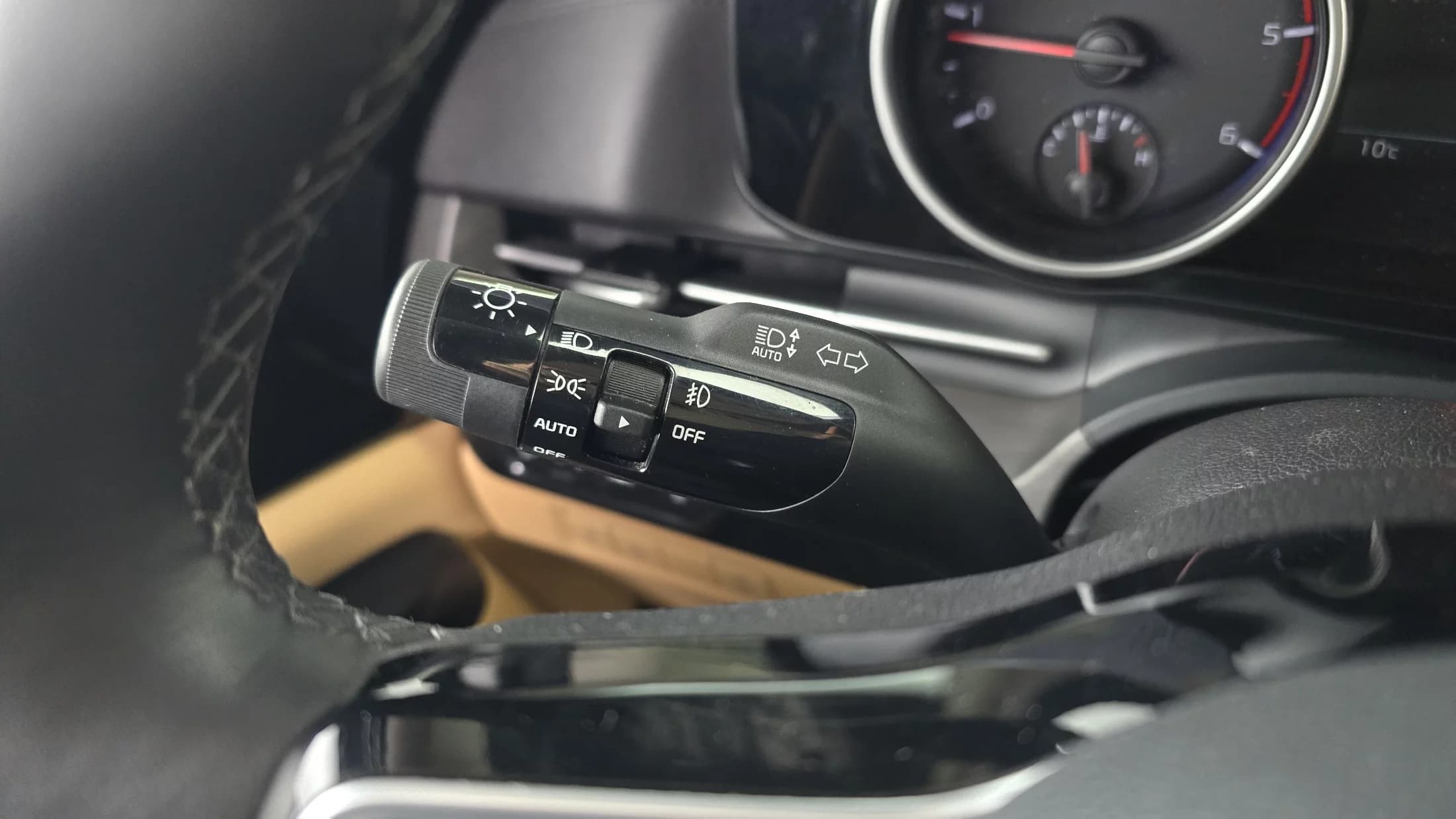 Kia Carnival 9-Seater Prestige, 2023 г. 45848 км. — фото 17