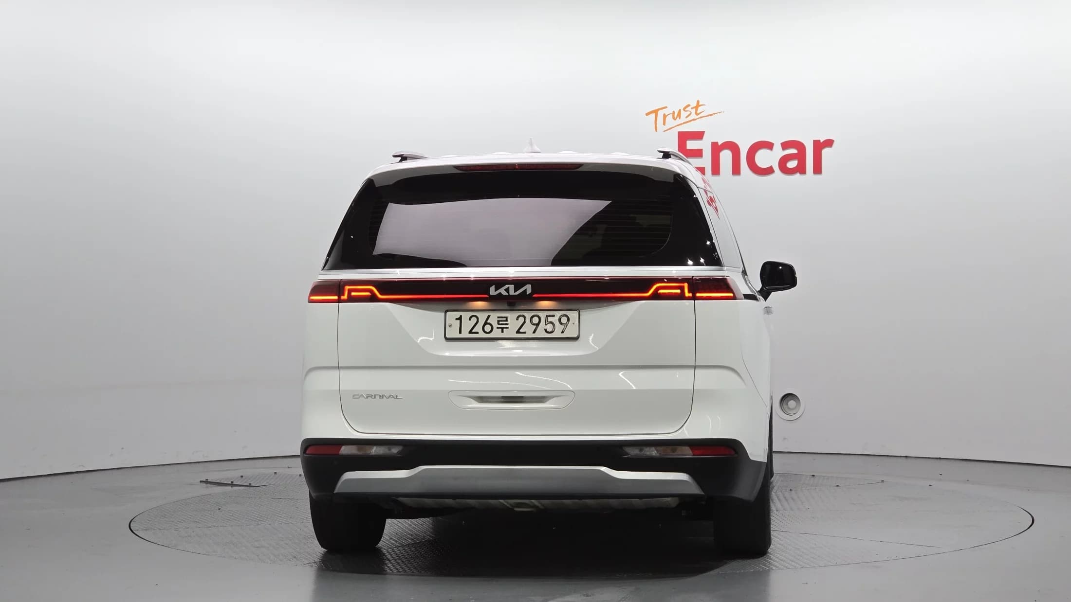 Kia Carnival 9-Seater Prestige, 2023 г. 45848 км. — фото 4