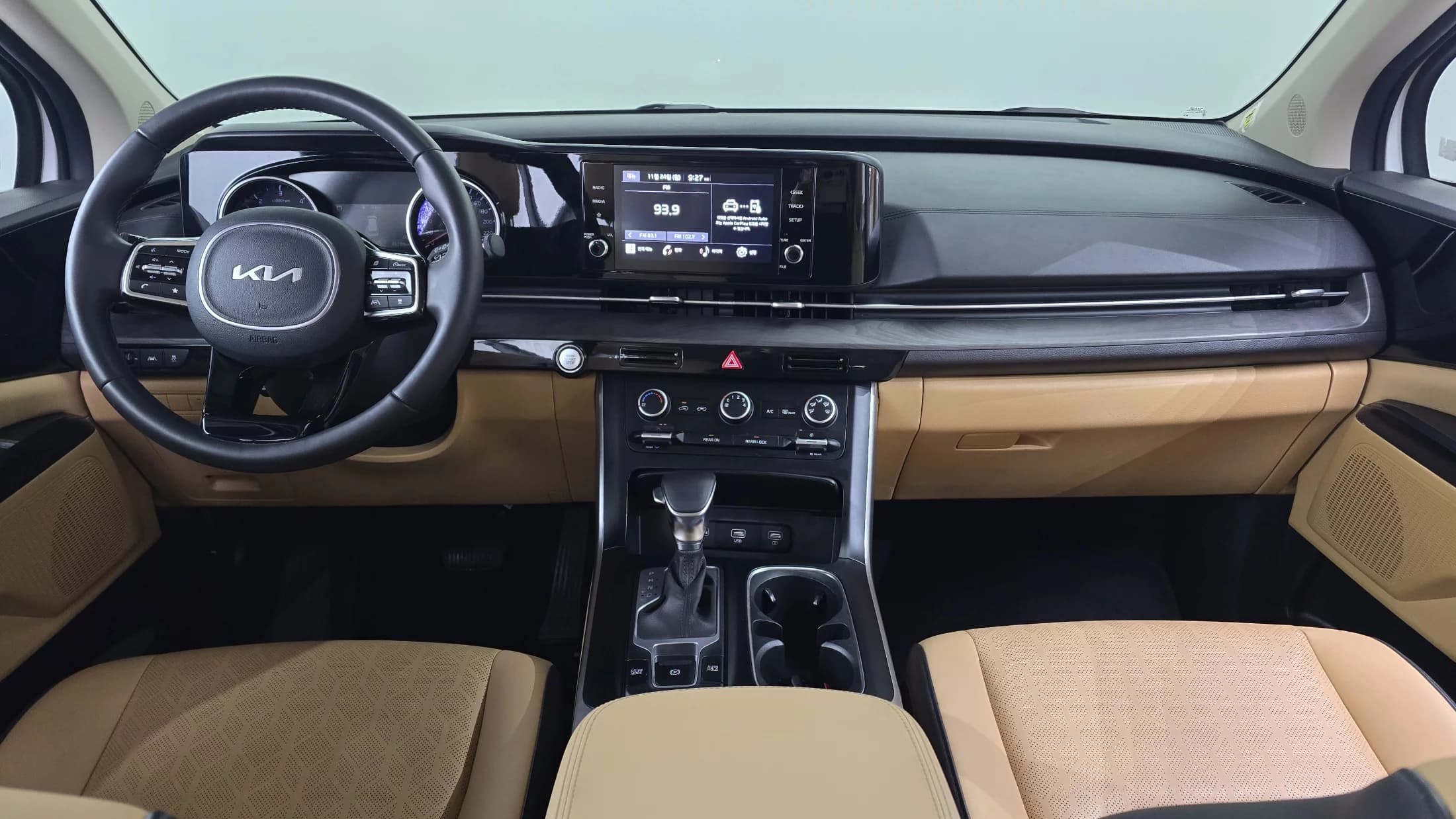 Kia Carnival 9-Seater Prestige, 2023 г. 45848 км. — фото 7