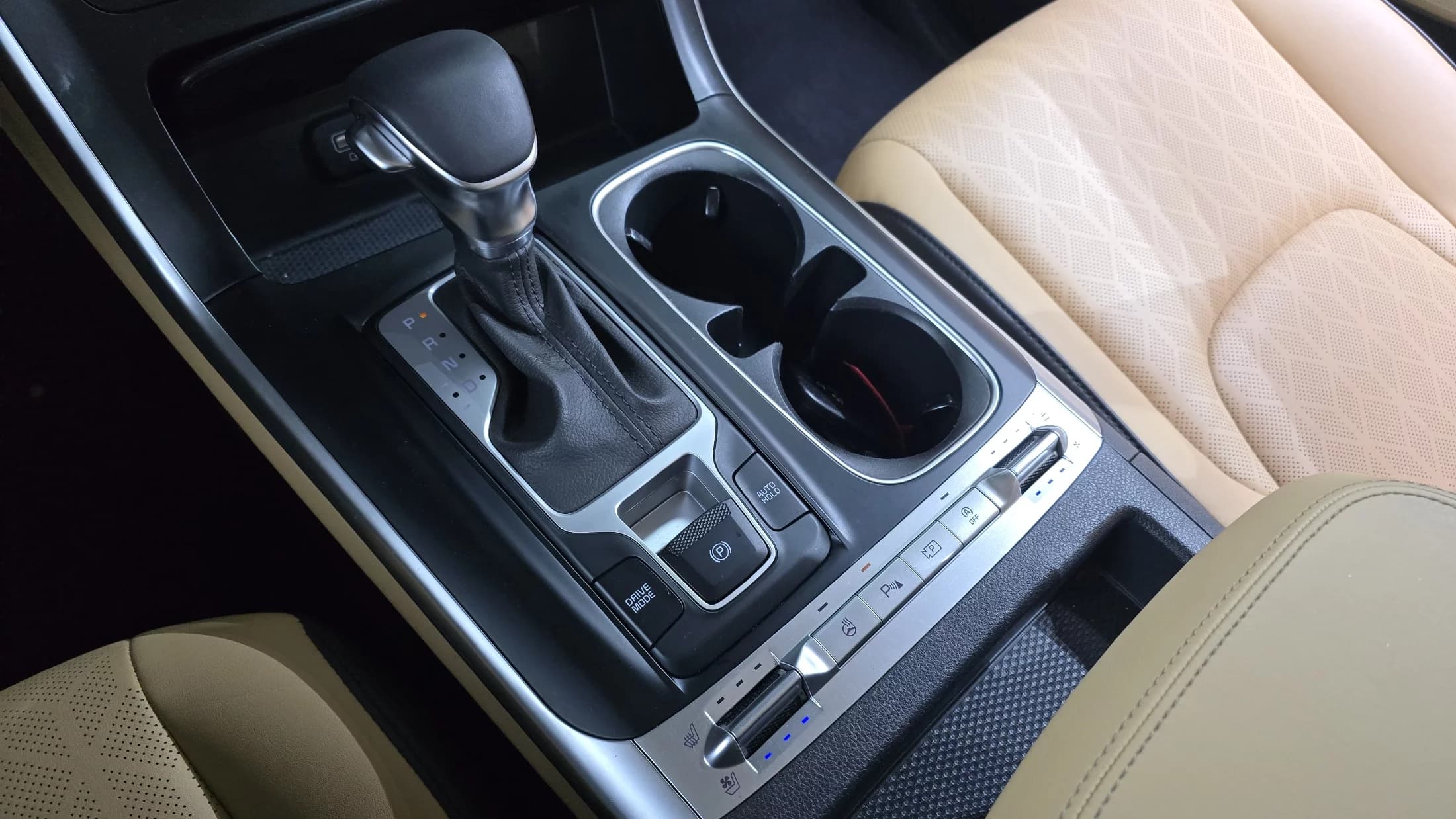 Kia Carnival 9-Seater Prestige, 2023 г. 45848 км. — фото 9
