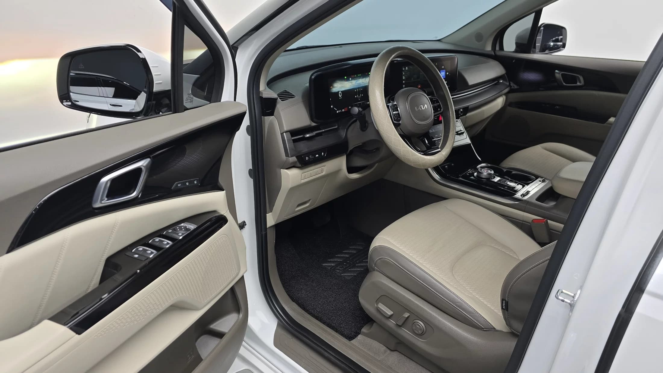 Kia Carnival 7-Seater Signature, 2021 г. 61299 км. — фото 11