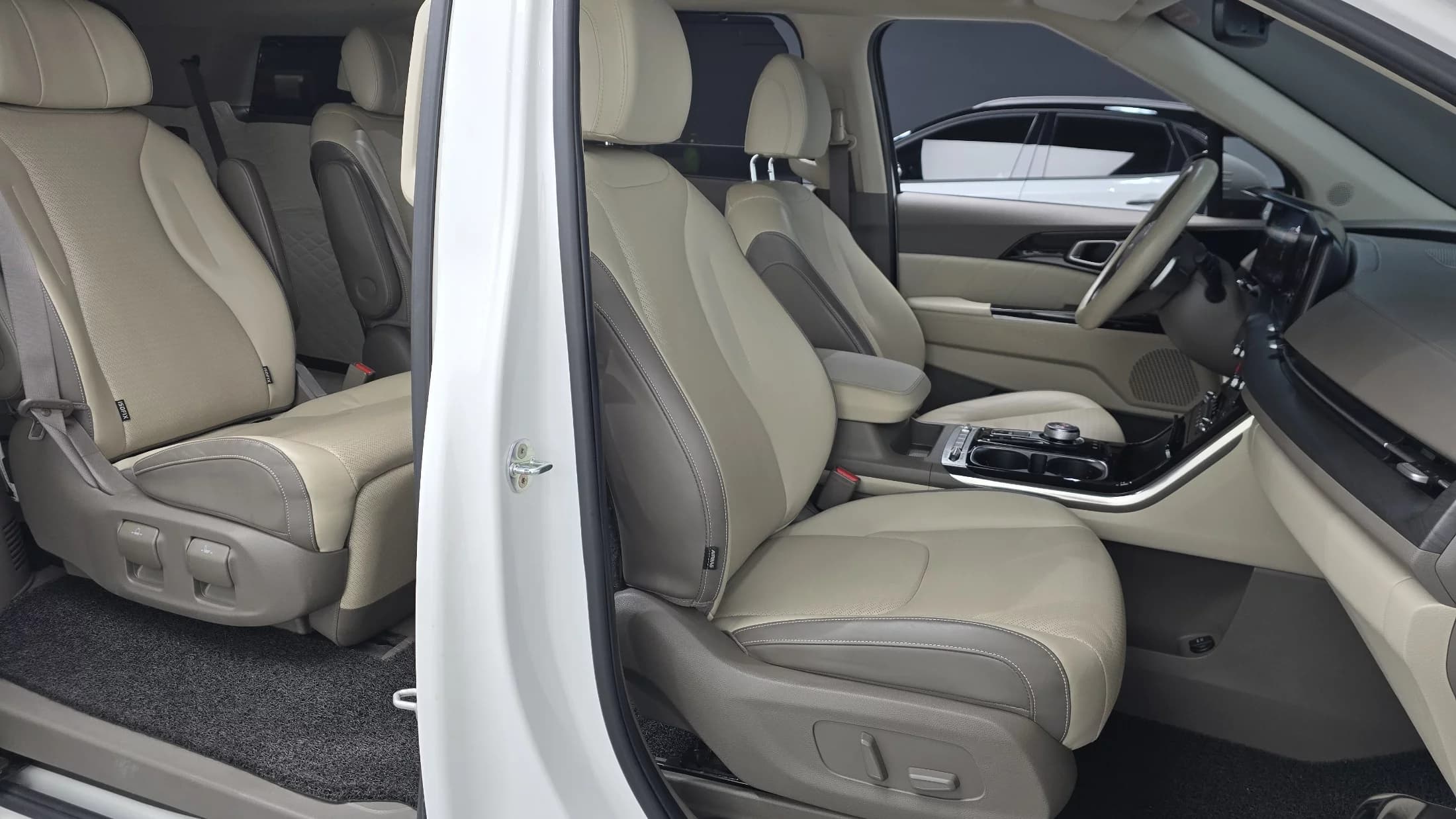 Kia Carnival 7-Seater Signature, 2021 г. 61299 км. — фото 10