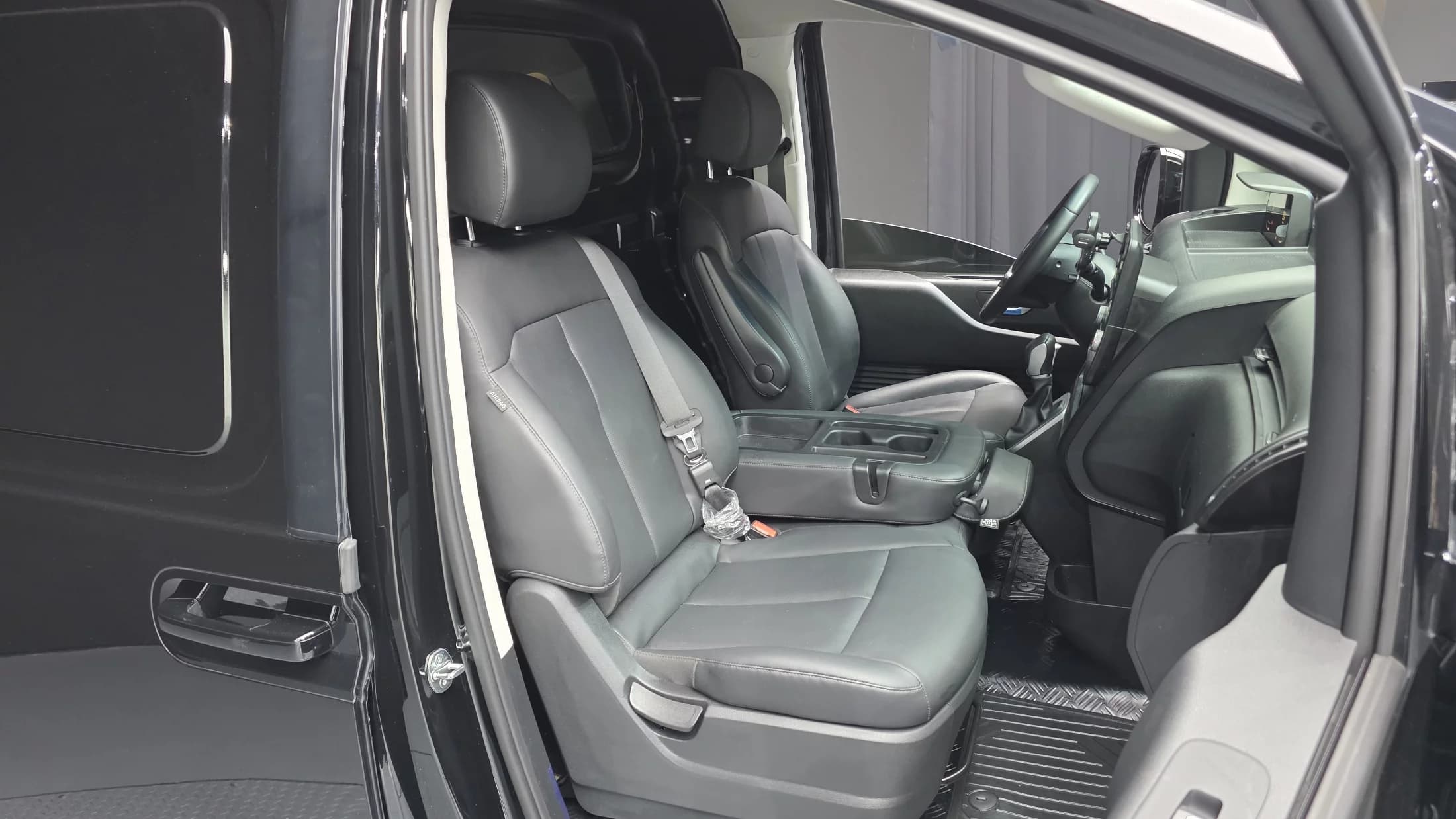 Hyundai Staria Cargo 3-Seater Modern, 2024 г. 87589 км. — фото 12