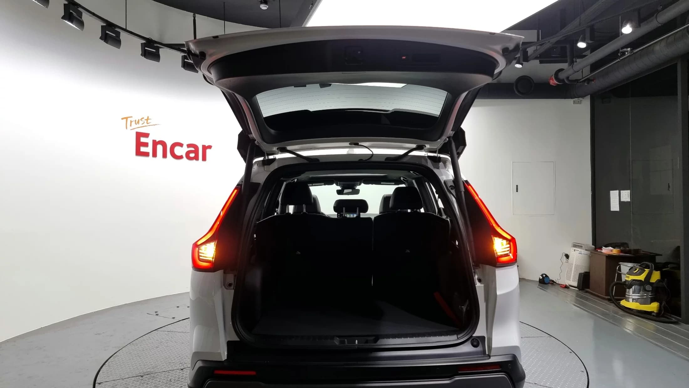 Honda CR-V 2.0 Hybrid Touring 2WD, гибрид, 2023 г. 8092 км. — фото 20