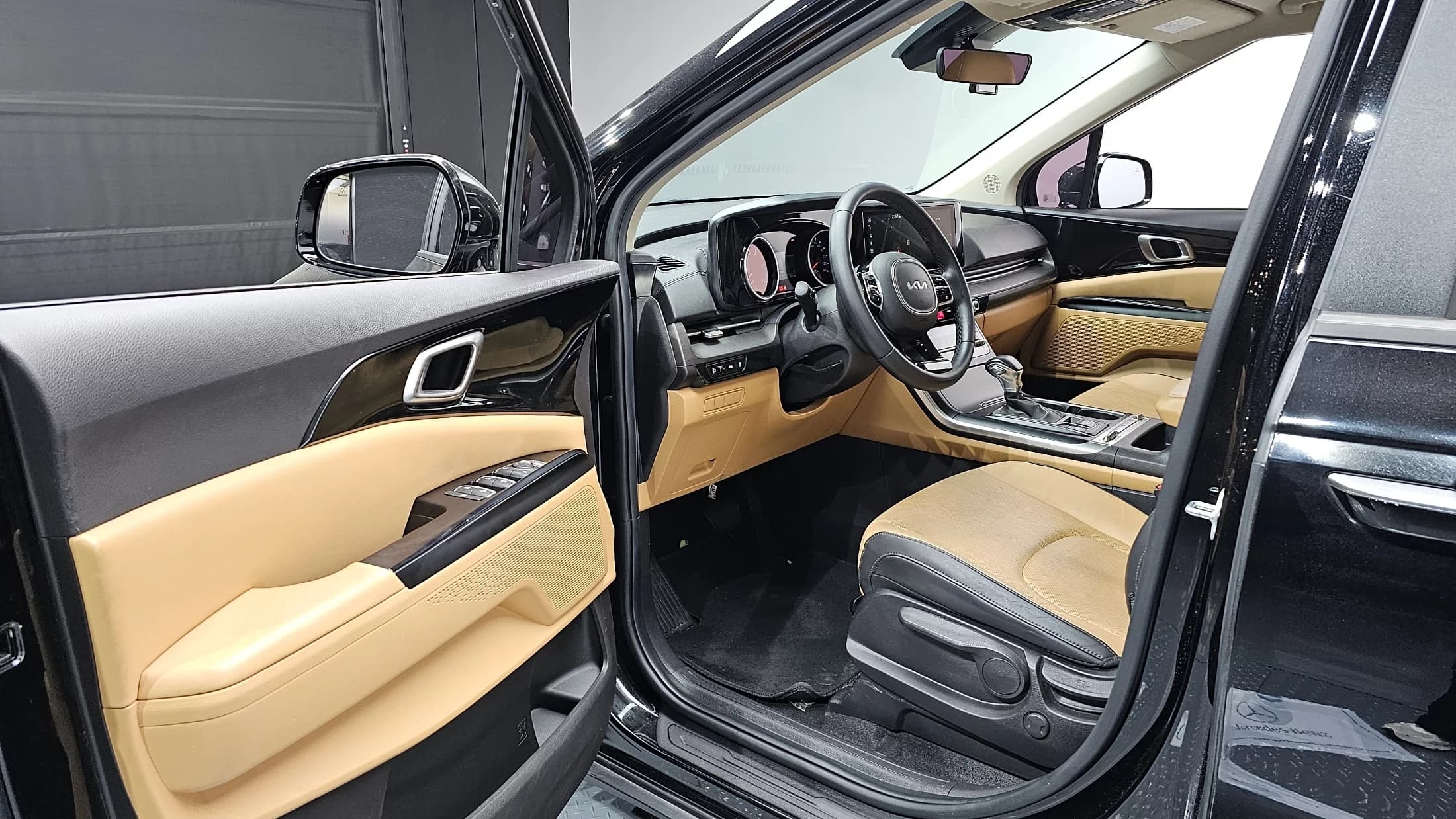 Kia Carnival 9-Seater Prestige, 2021 г. 59017 км. — фото 11