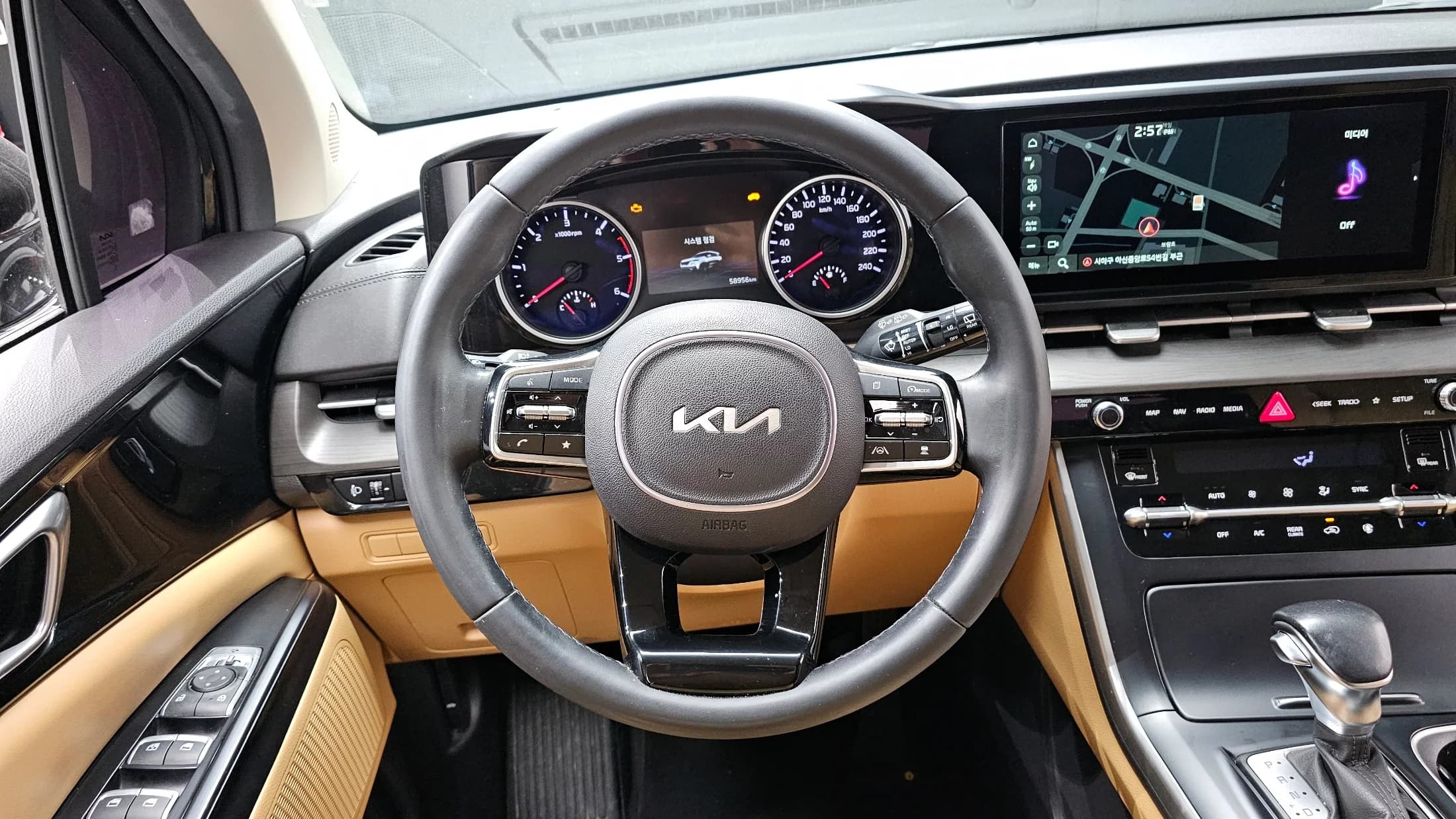 Kia Carnival 9-Seater Prestige, 2021 г. 59017 км. — фото 13
