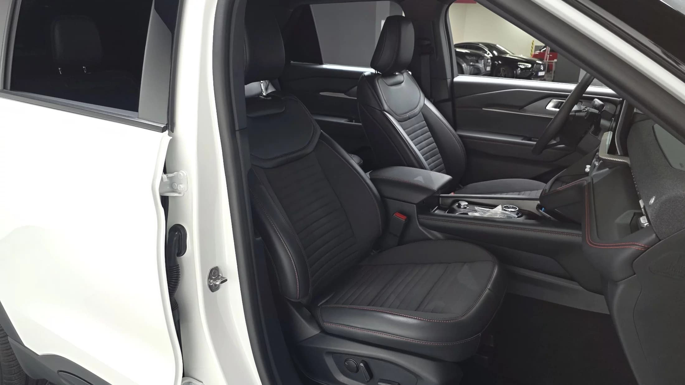 Ford EXPLORER 2.3 ST-Line 4WD, 2025 г. 5186 км. — фото 9