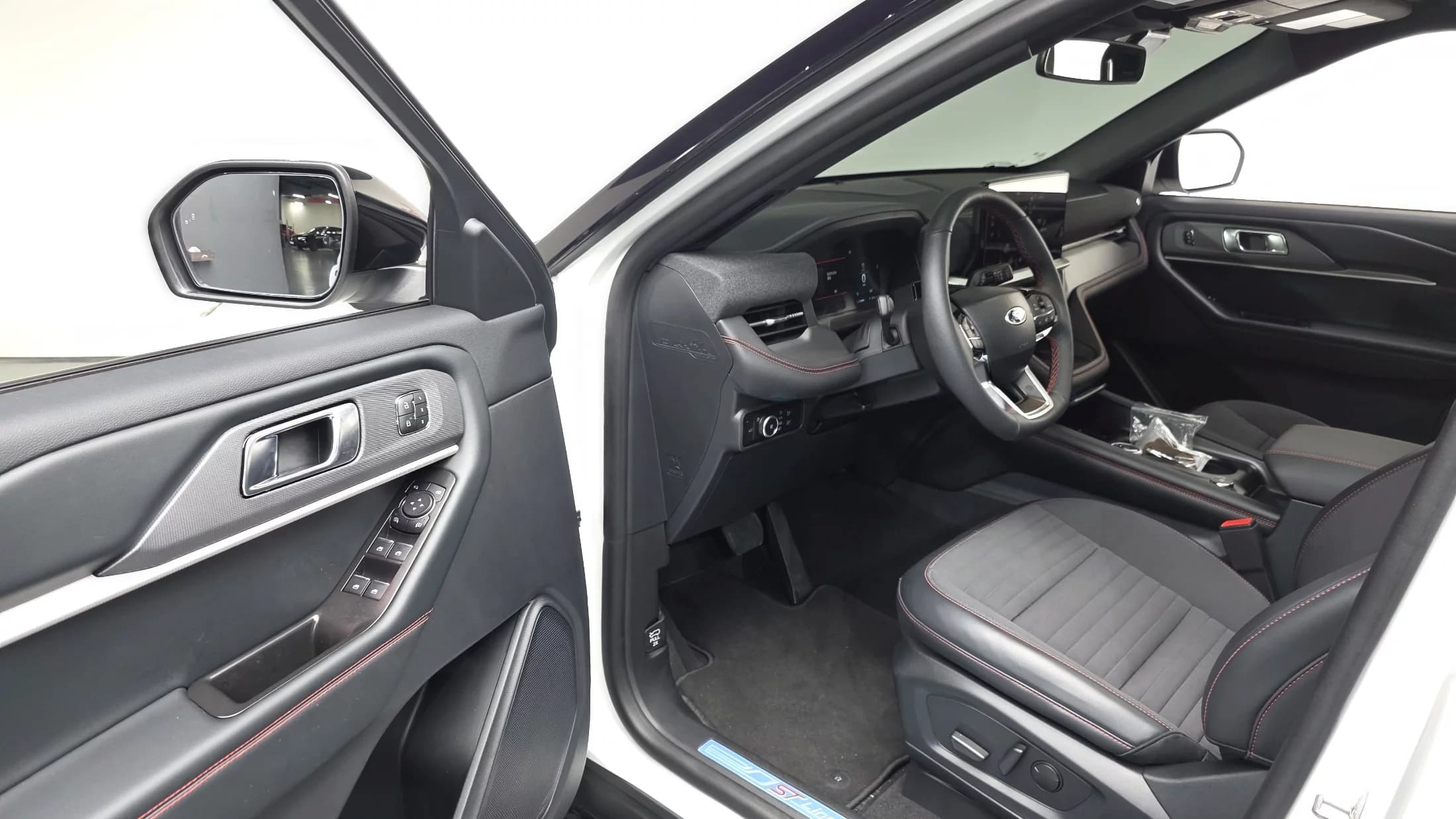 Ford EXPLORER 2.3 ST-Line 4WD, 2025 г. 5186 км. — фото 10