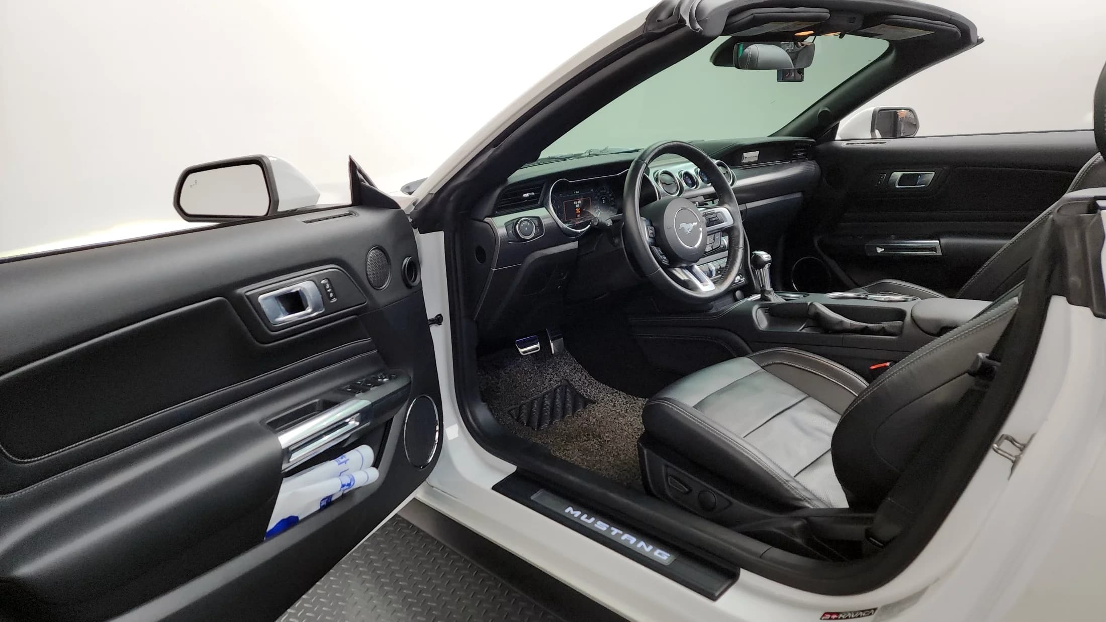 Ford MUSTANG GT Convertible, 2021 г. 16527 км. — фото 10