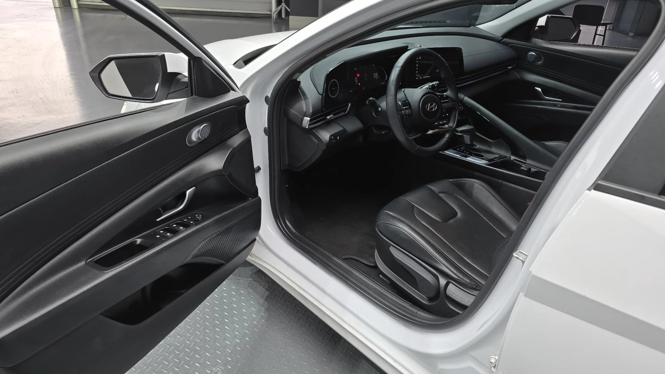 Hyundai AVANTE (Хендай Элантра) 1.6 Modern, 2024 г. 51155 км. — фото 11
